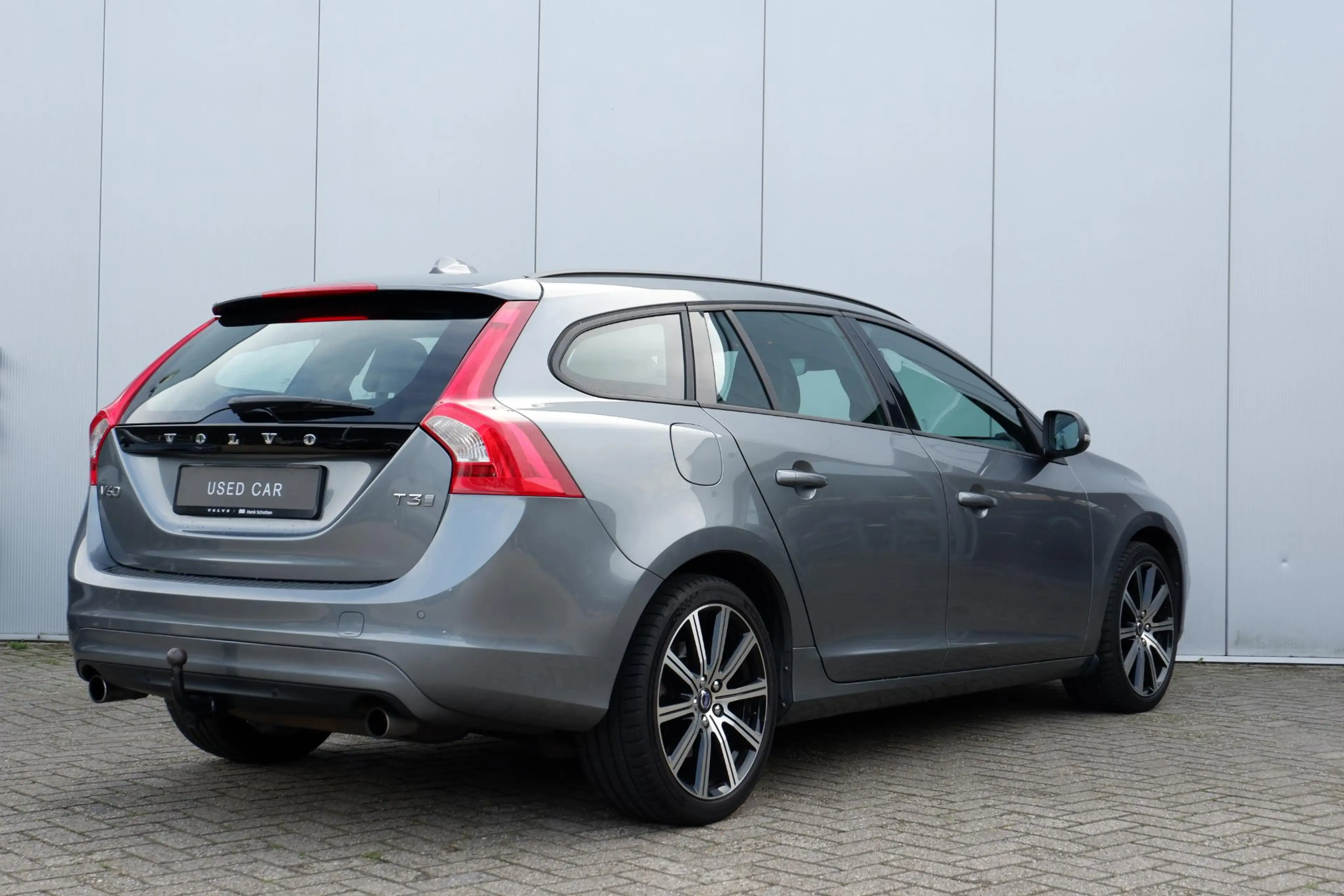 Volvo V60 T3 Summum | Dealeronderhouden |Parkeersensoren | A — photo 2