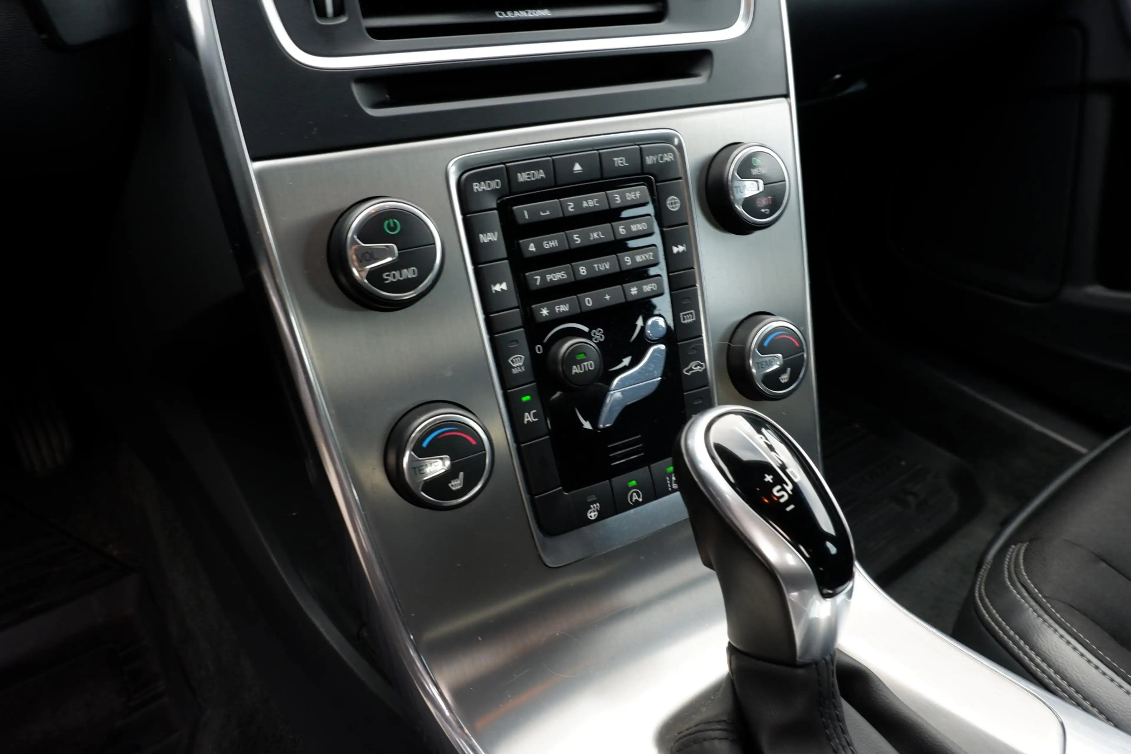 Volvo V60 T3 Summum | Dealeronderhouden |Parkeersensoren | A — photo 14