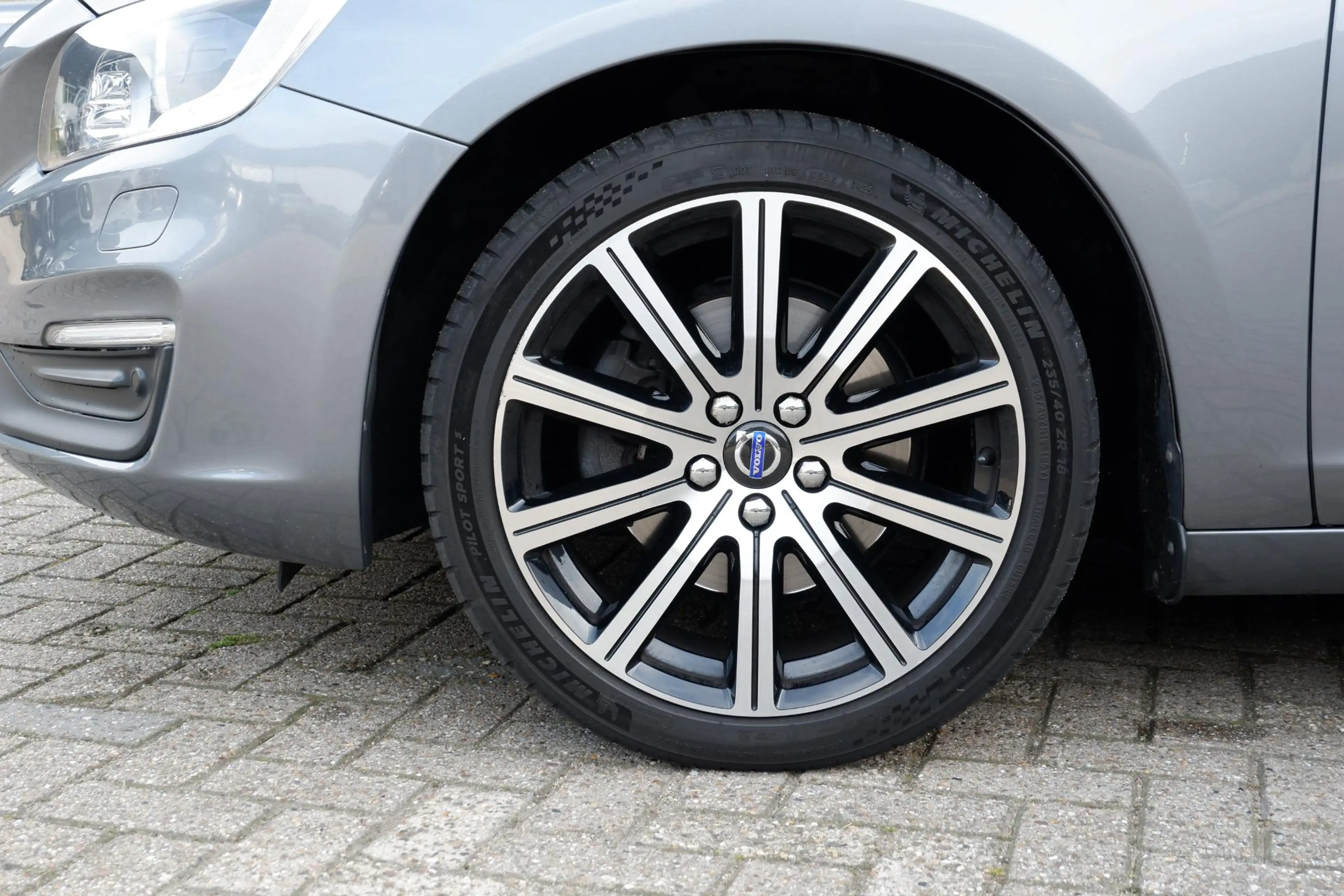 Volvo V60 T3 Summum | Dealeronderhouden |Parkeersensoren | A — photo 7