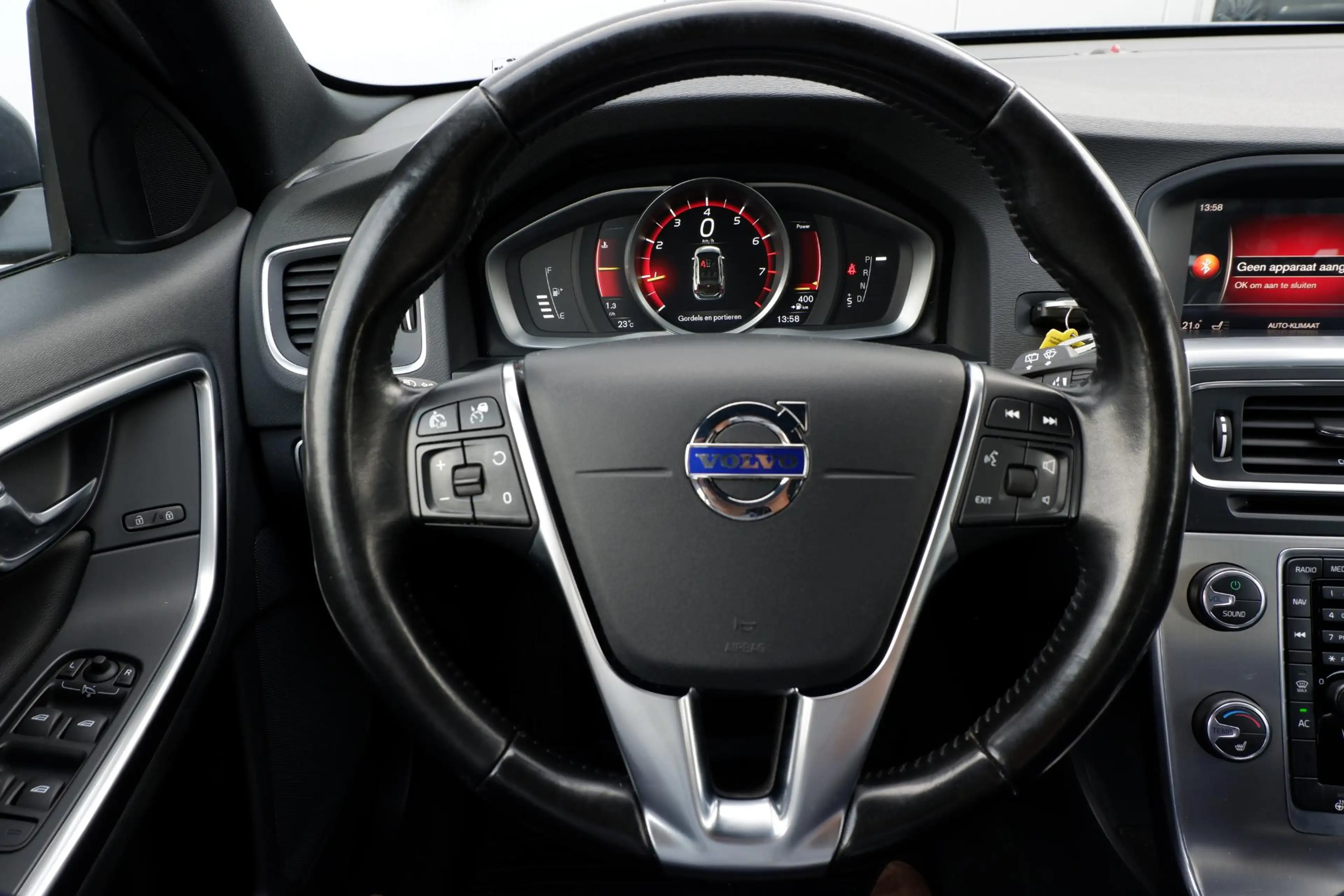 Volvo V60 T3 Summum | Dealeronderhouden |Parkeersensoren | A — photo 10
