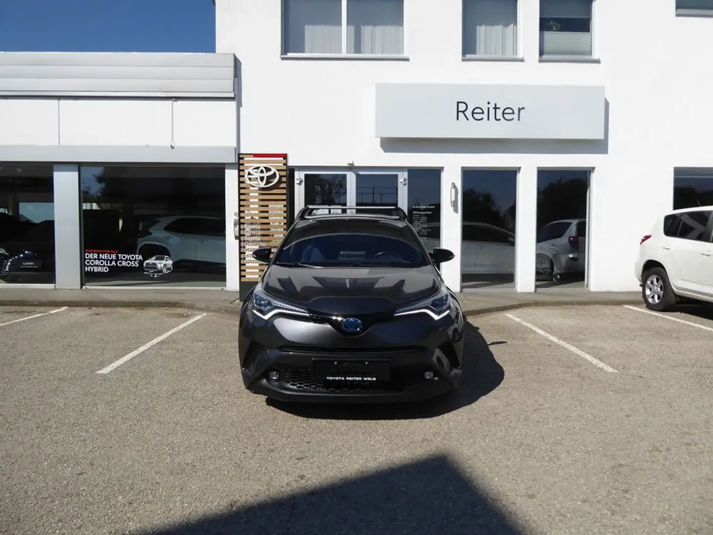 Toyota C-HR 1,8 Hybrid *LED*AHK* Grau - 1