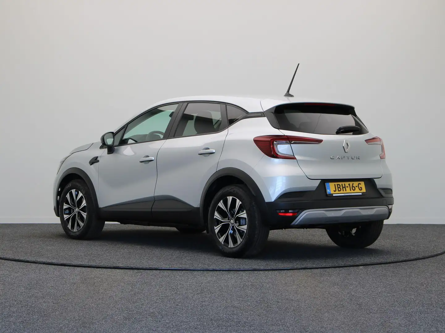 Renault Captur Tce 140pk Evolution | 1500kg geremd | Navigatie | Grijs - 2