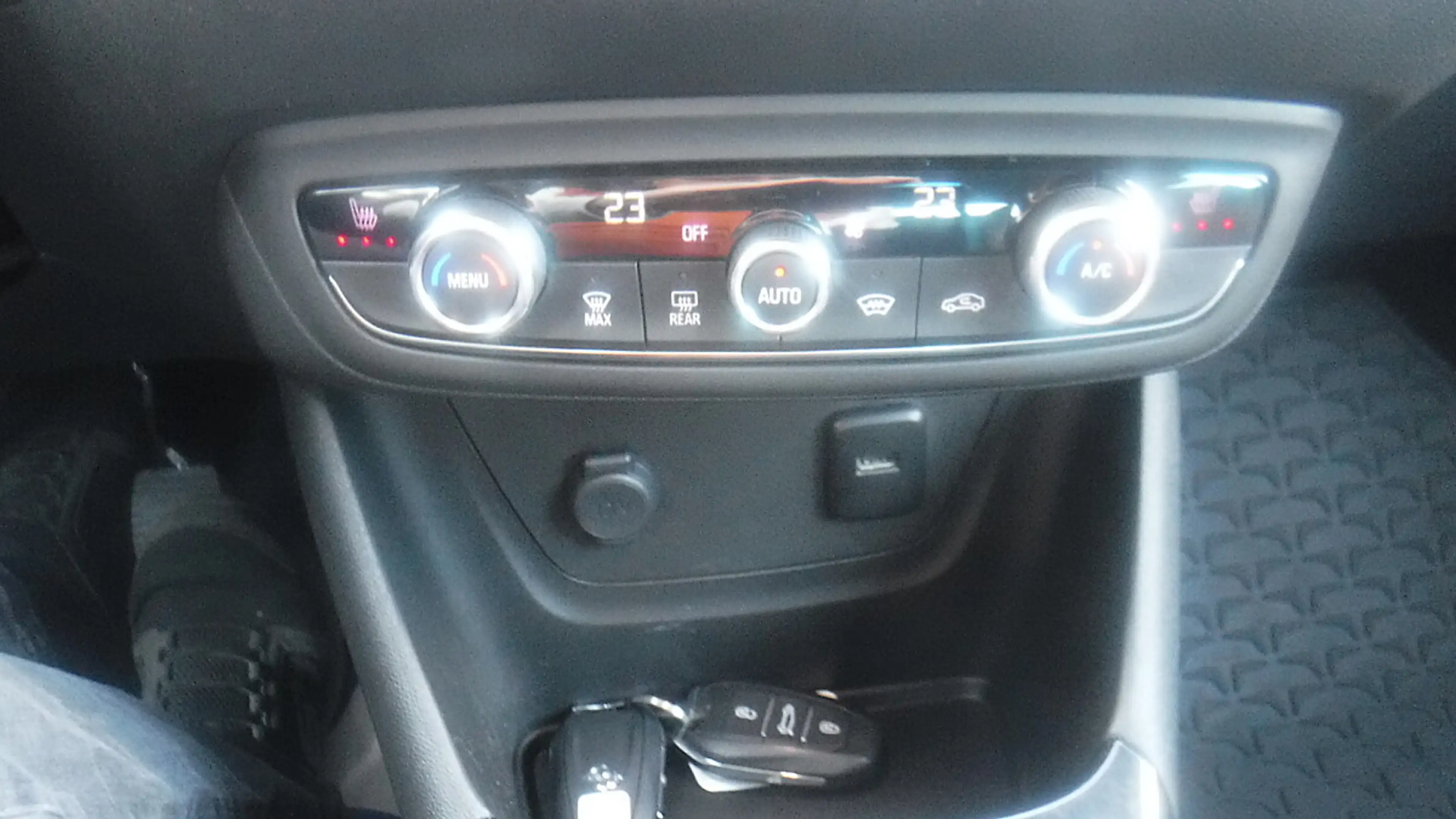 Opel Crossland X 1,2 Turbo Direct Injection Innovaiton St./St. — photo 15