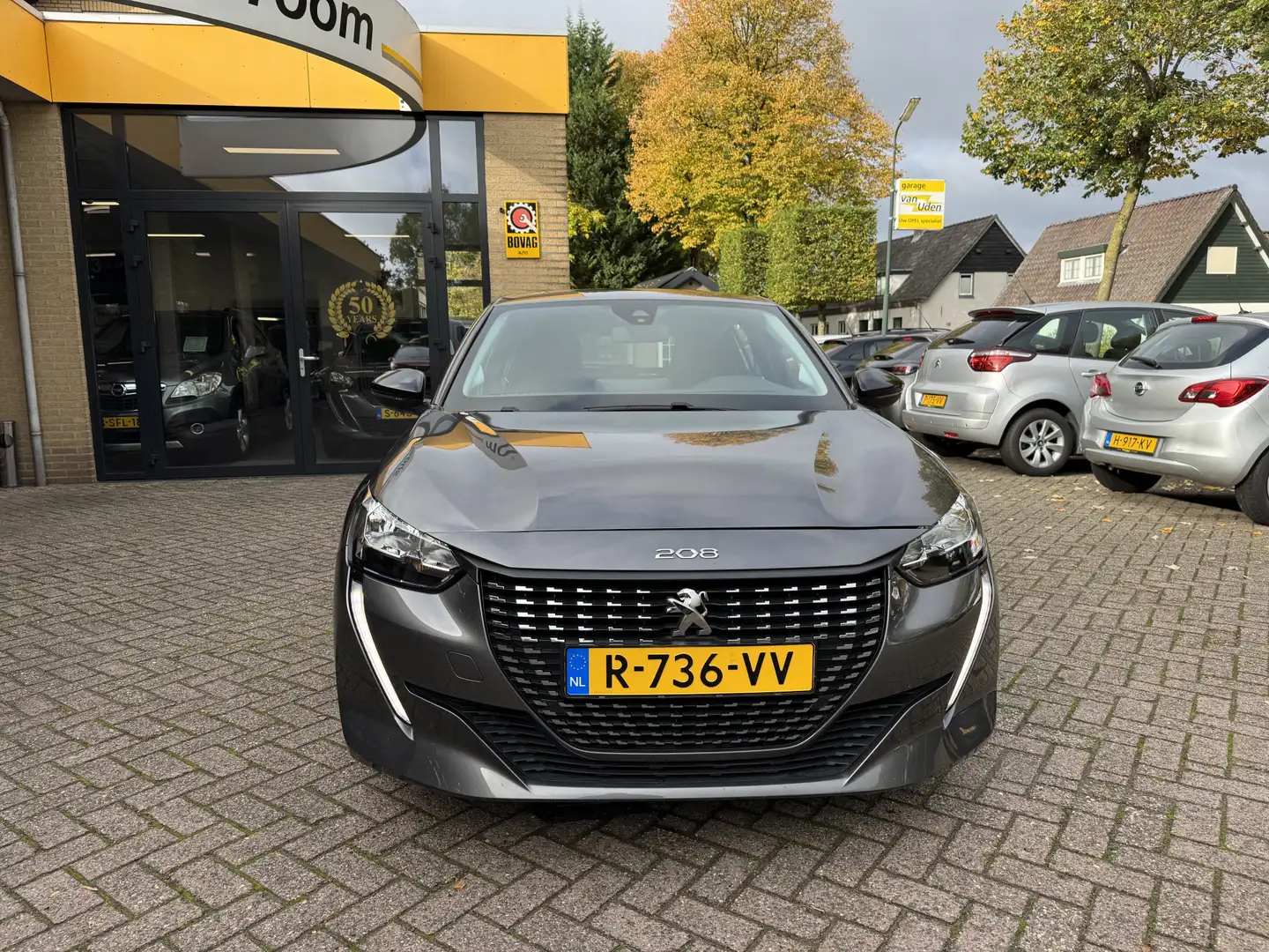Peugeot 208 1.2 PureTech Active Navi Airco Carplay Grijs - 2