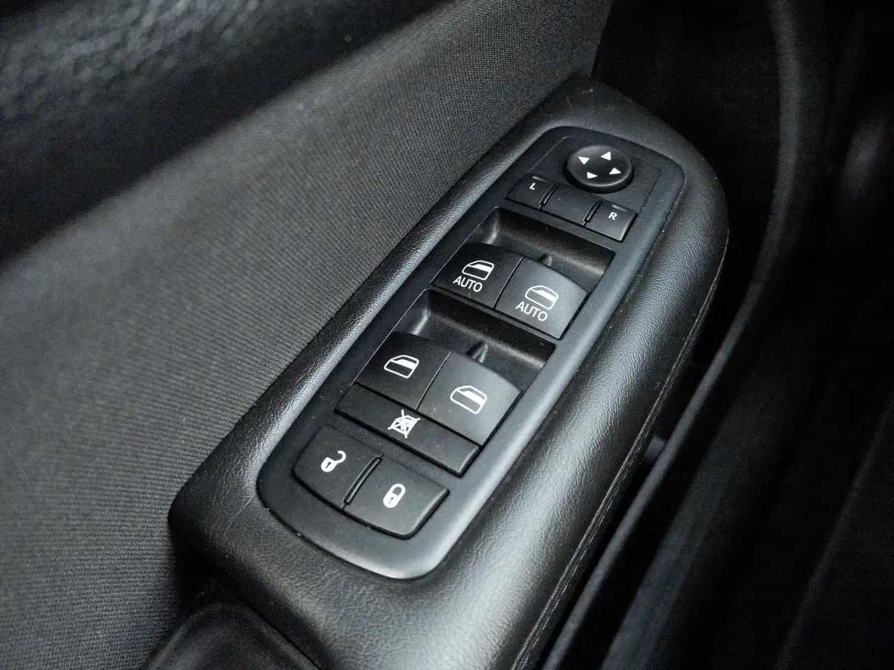 Chrysler 200 снимка Chrysler 200