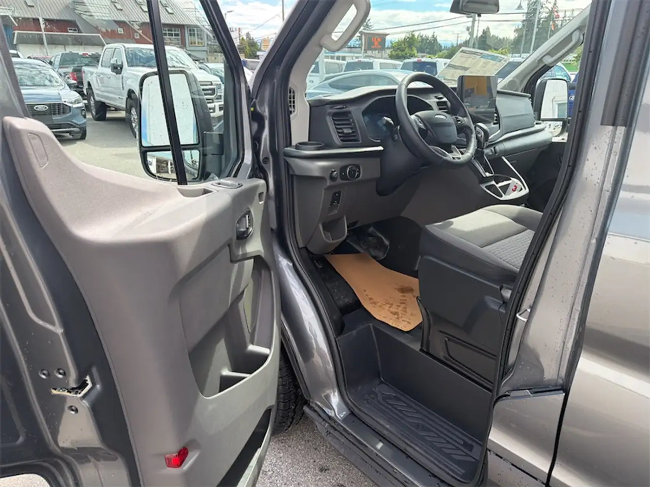 Ford Transit Cargo Van снимка Ford Transit Cargo Van