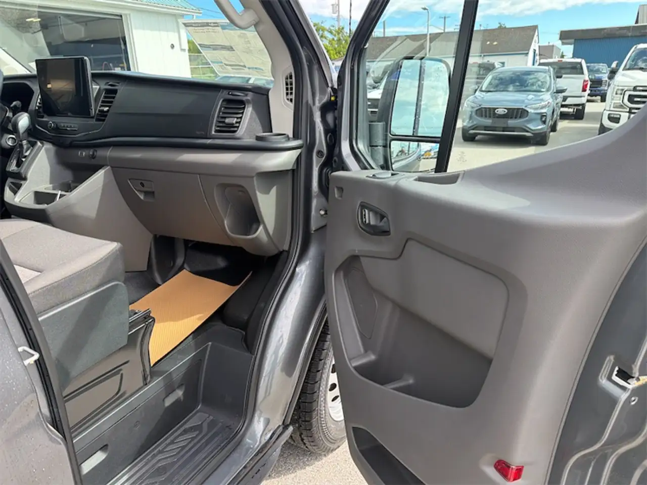 Ford Transit Cargo Van снимка Ford Transit Cargo Van