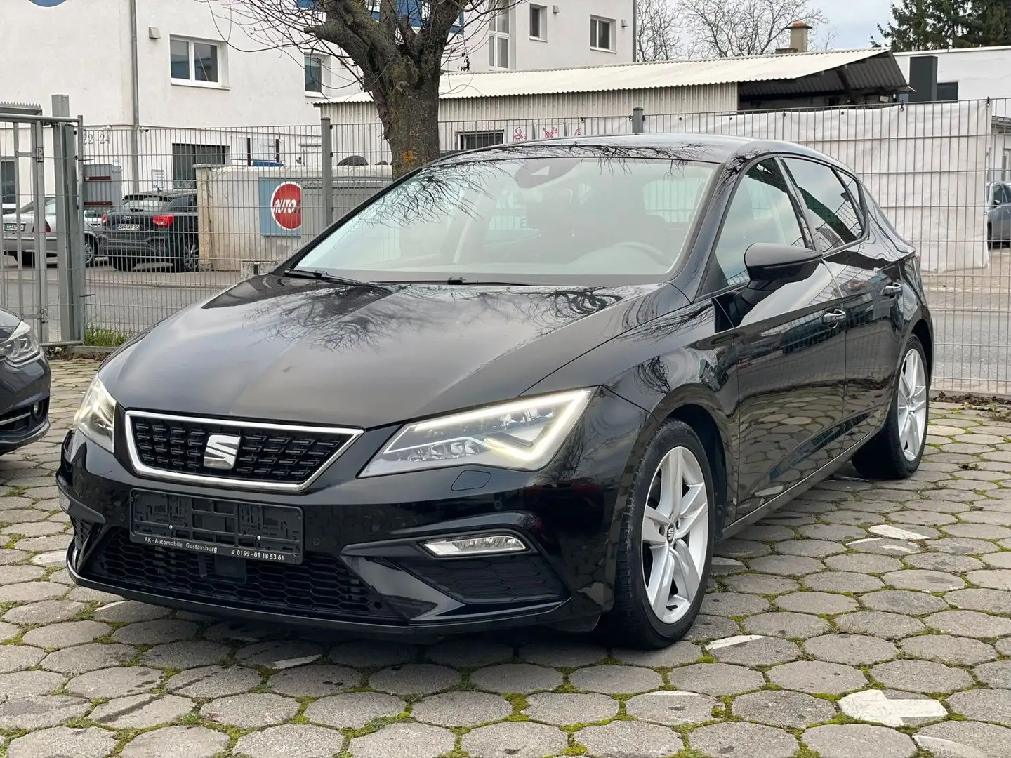 SEAT Leon 1.8 FR Automatik Navi Leder LED 2.Hand Schwarz - 2