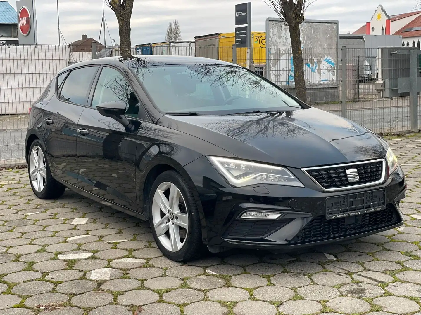 SEAT Leon 1.8 FR Automatik Navi Leder LED 2.Hand Schwarz - 1