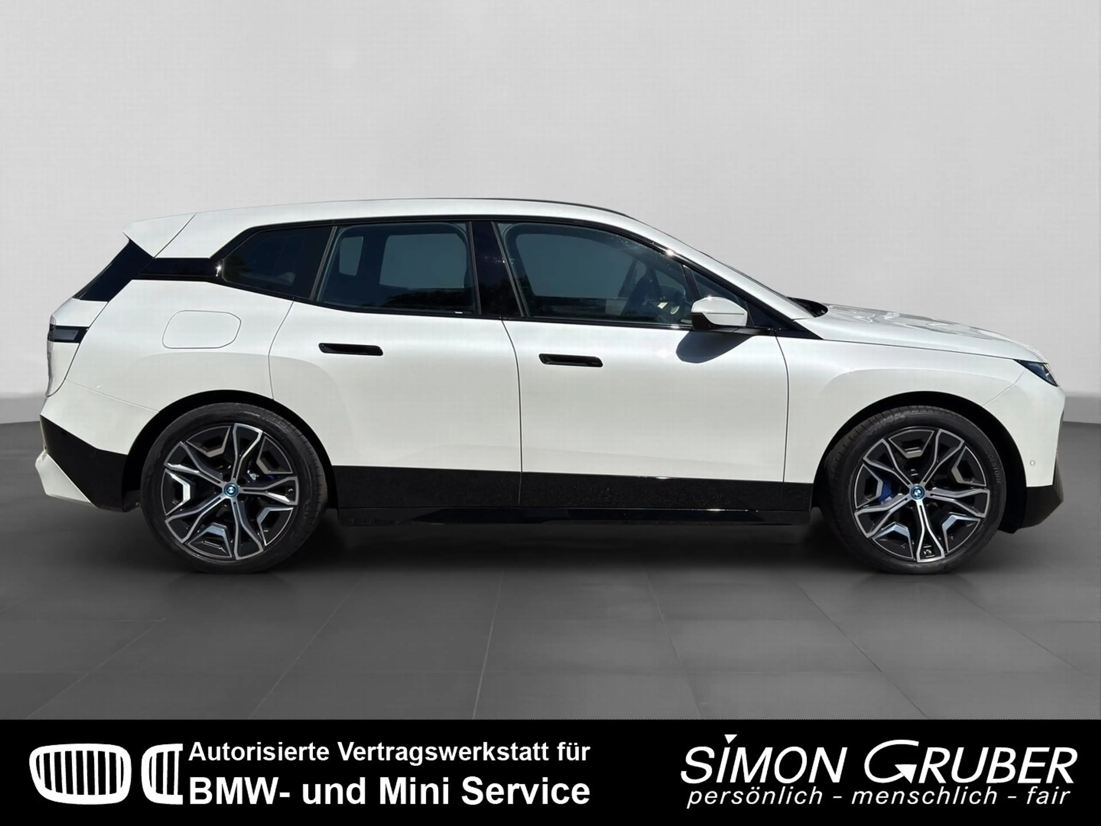 BMW iX xDrive50 Sport PanoSky H&K HUD Laser AHK — photo 5