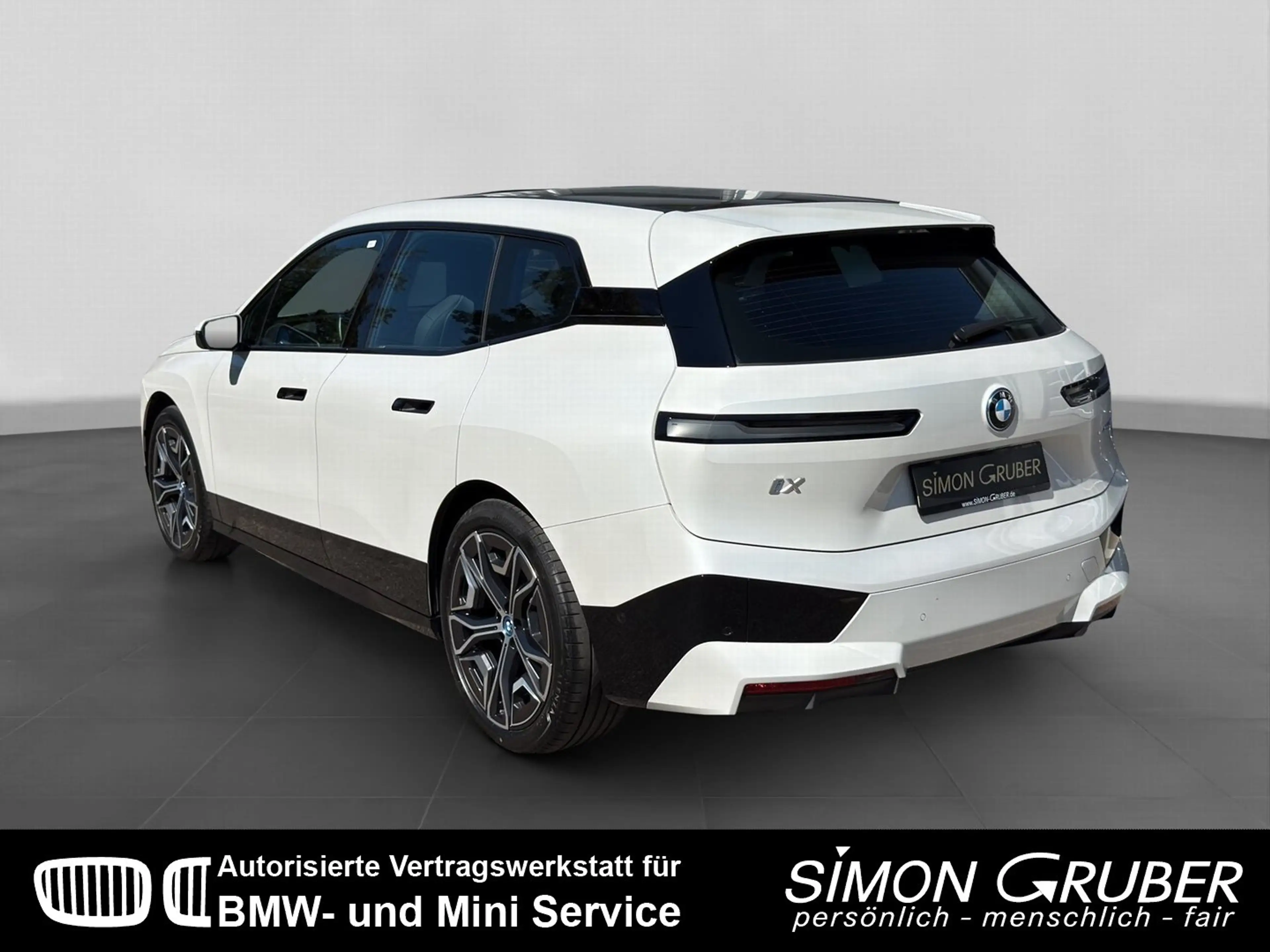 BMW iX xDrive50 Sport PanoSky H&K HUD Laser AHK — photo 3