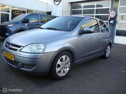 Opel Corsa 1.2-16V Silverline NL auto met Airco en origineel