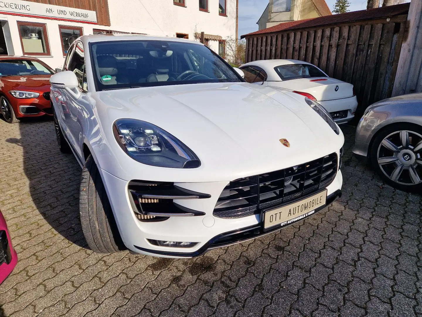 Porsche Macan MACAN TURBO PERFORMANCE "ABSOLUT VOLL" APPROVED Weiß - 2