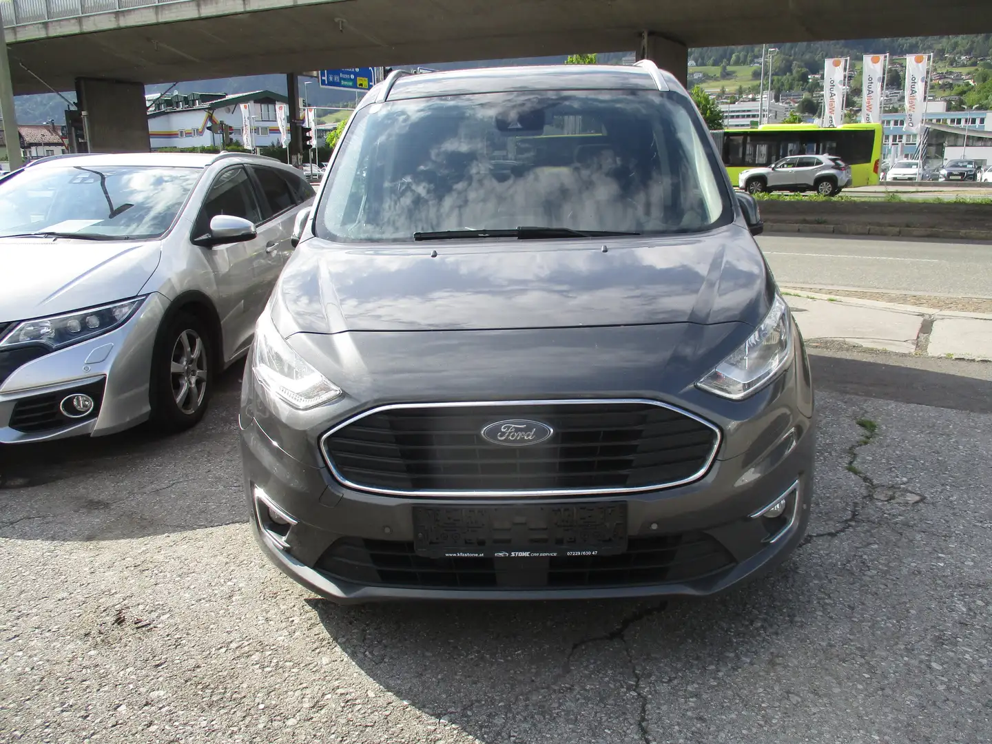 Ford Tourneo Connect Titanium Grau - 2