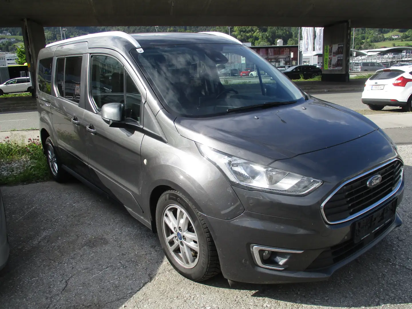 Ford Tourneo Connect Titanium Grau - 1
