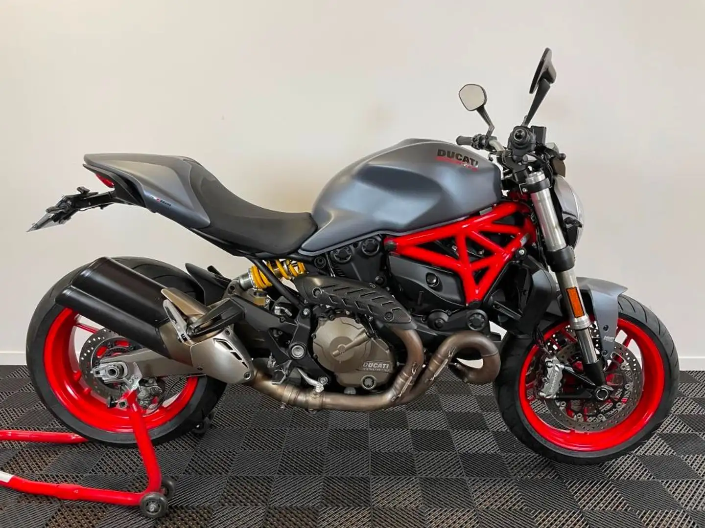 Ducati Monster 821 RK Approved Gris - 1