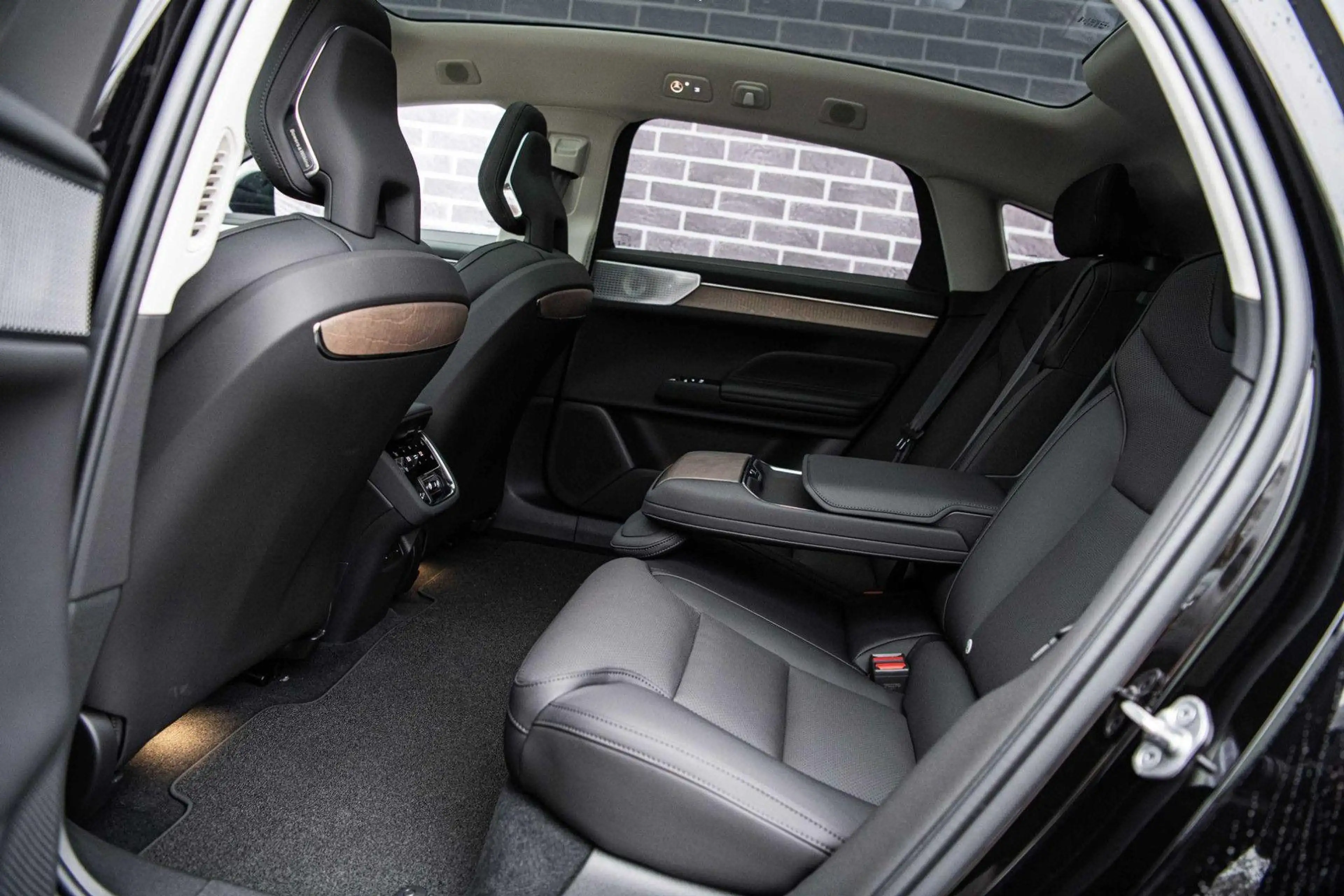 Volvo ES90 Single Motor Extended Range Ultra 92 kWh | Bowers — photo 8