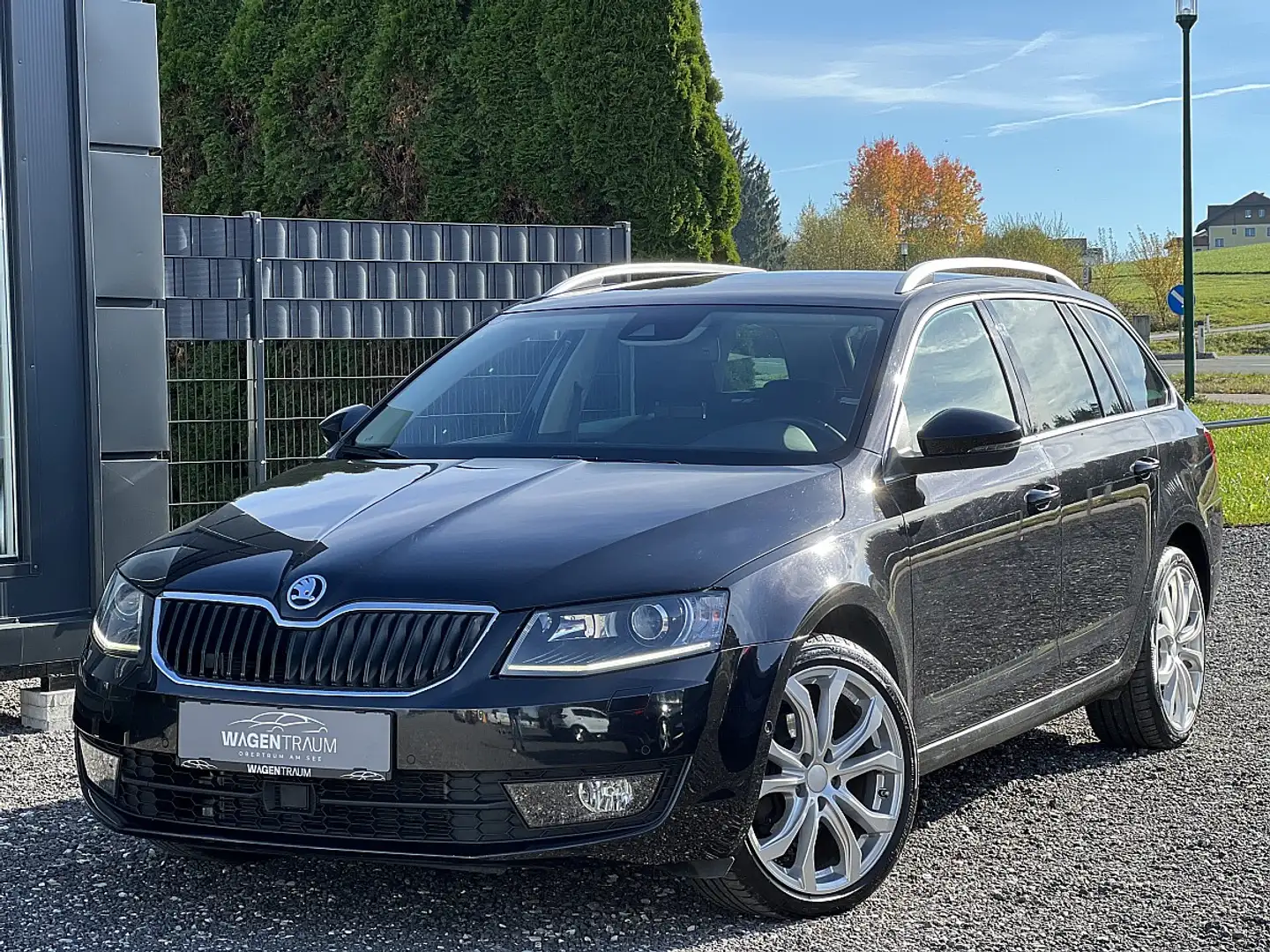 Skoda Octavia Combi 2,0 TDI Style DSG*XENON*PDC*NAVI*AHK Schwarz - 1