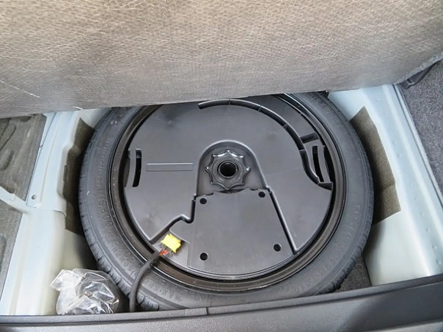 SEAT Arona TSI "BEATS" LED NAVI SITZHZG RF-KAMERA Grau - 2