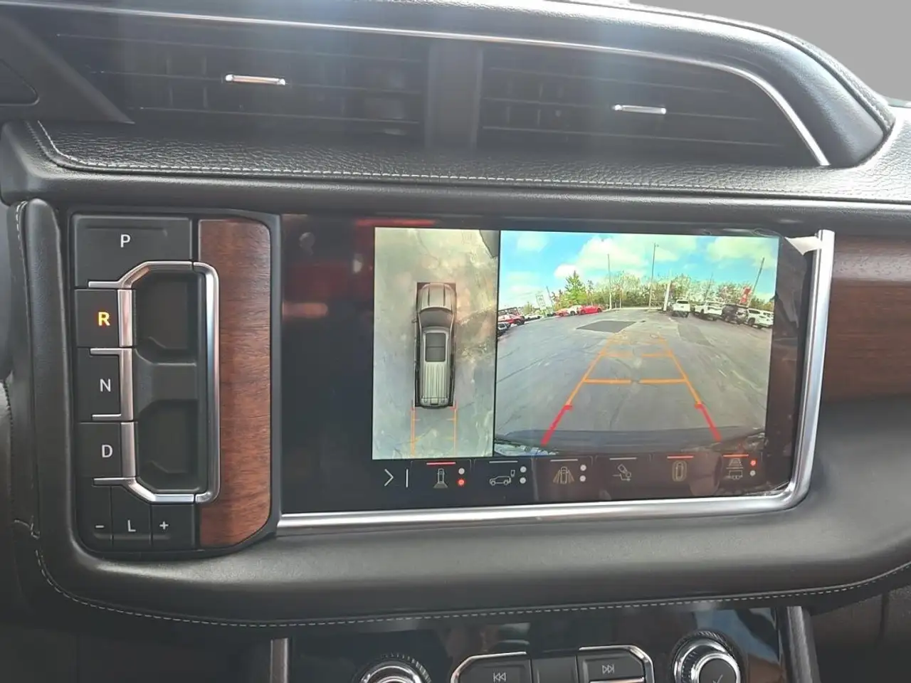 GMC Yukon снимка GMC Yukon