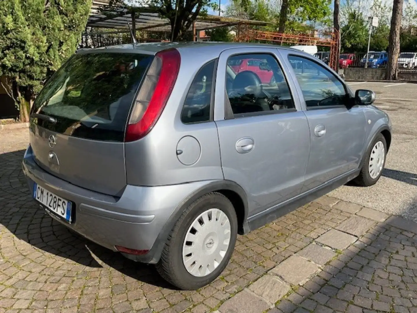 Opel Corsa 1.0i 12V cat 5 porte Grijs - 2