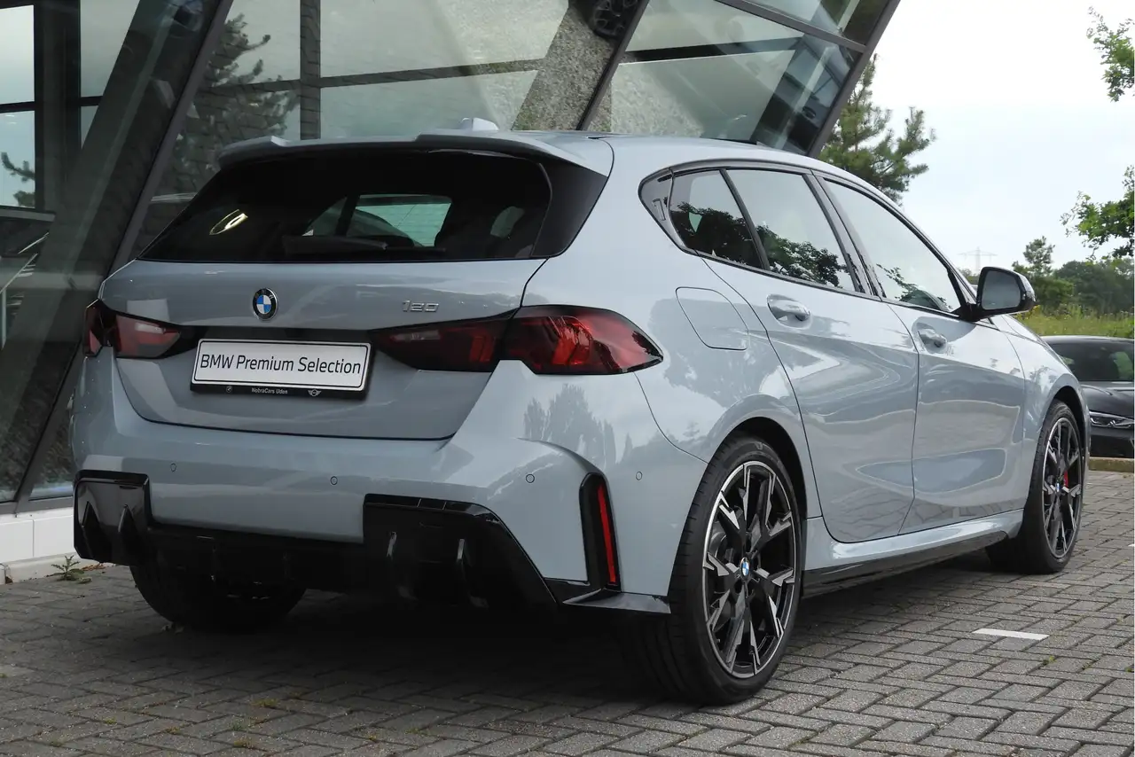 BMW 1 Series 2026 — фото 15