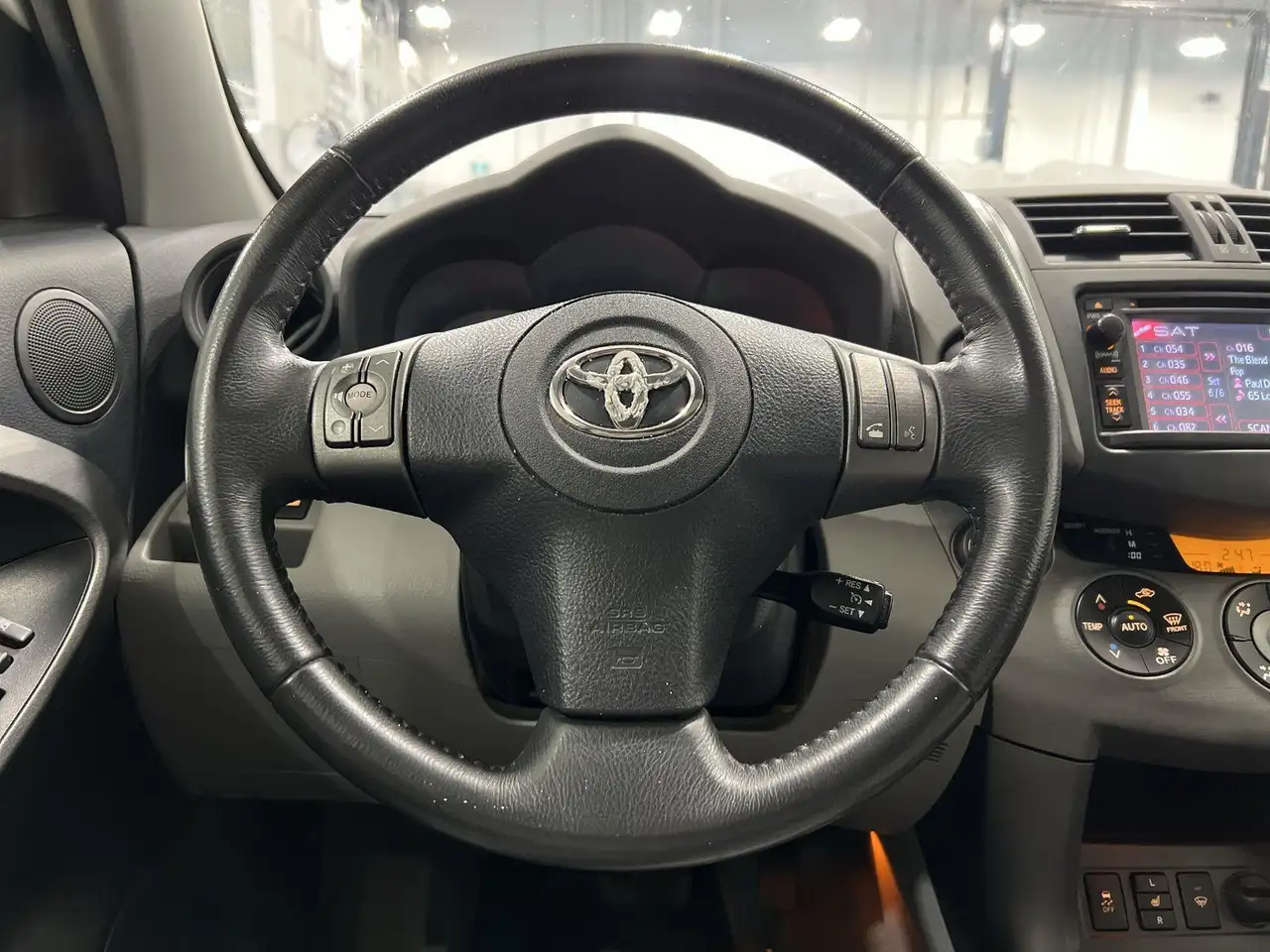 Toyota RAV 4 снимка Toyota RAV 4