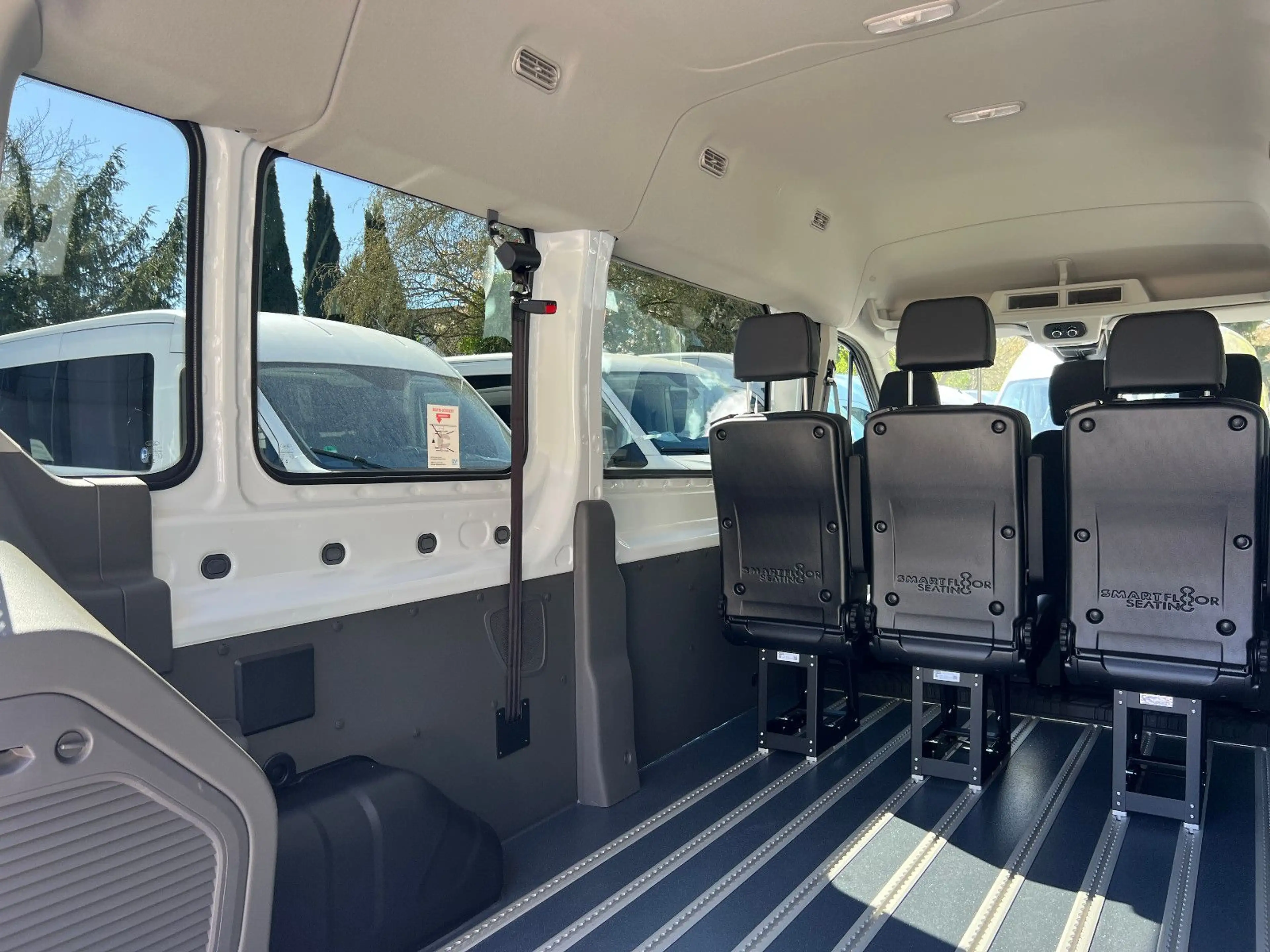 Ford Transit Kombi Trend KMP/BTW Rampe max. 4 Rollstulplätze — photo 10