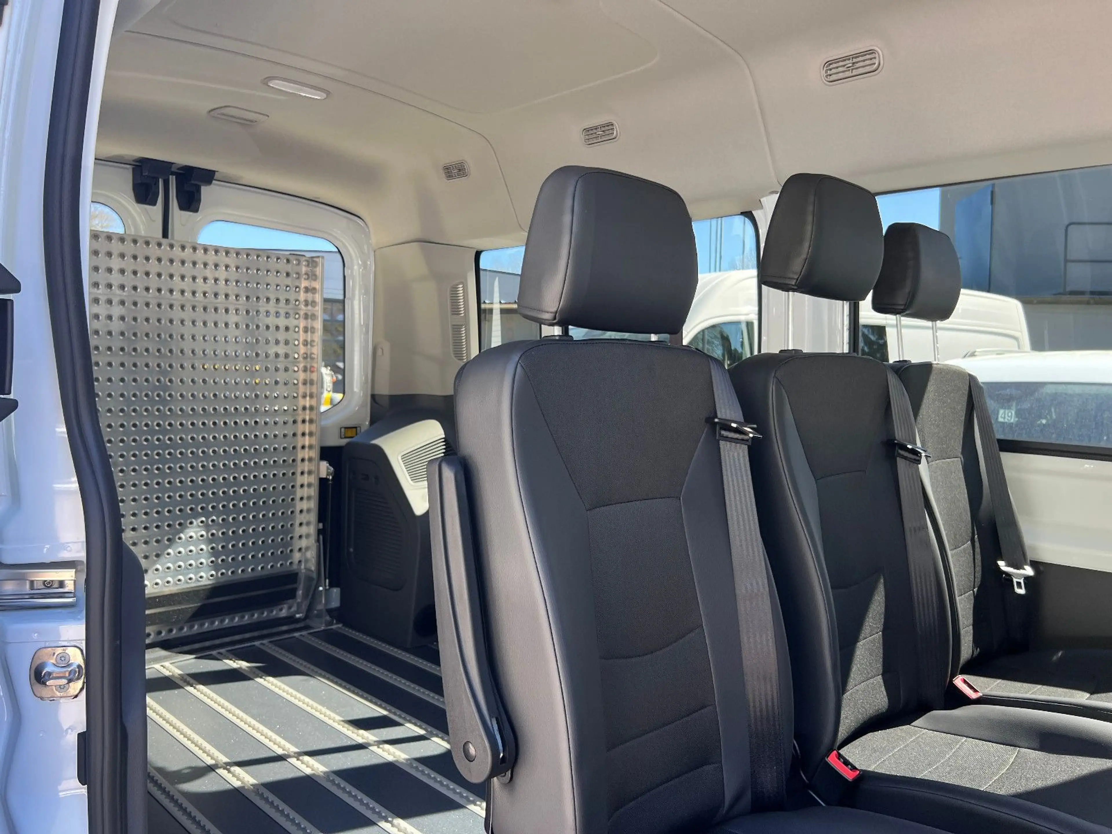 Ford Transit Kombi Trend KMP/BTW Rampe max. 4 Rollstulplätze — photo 5
