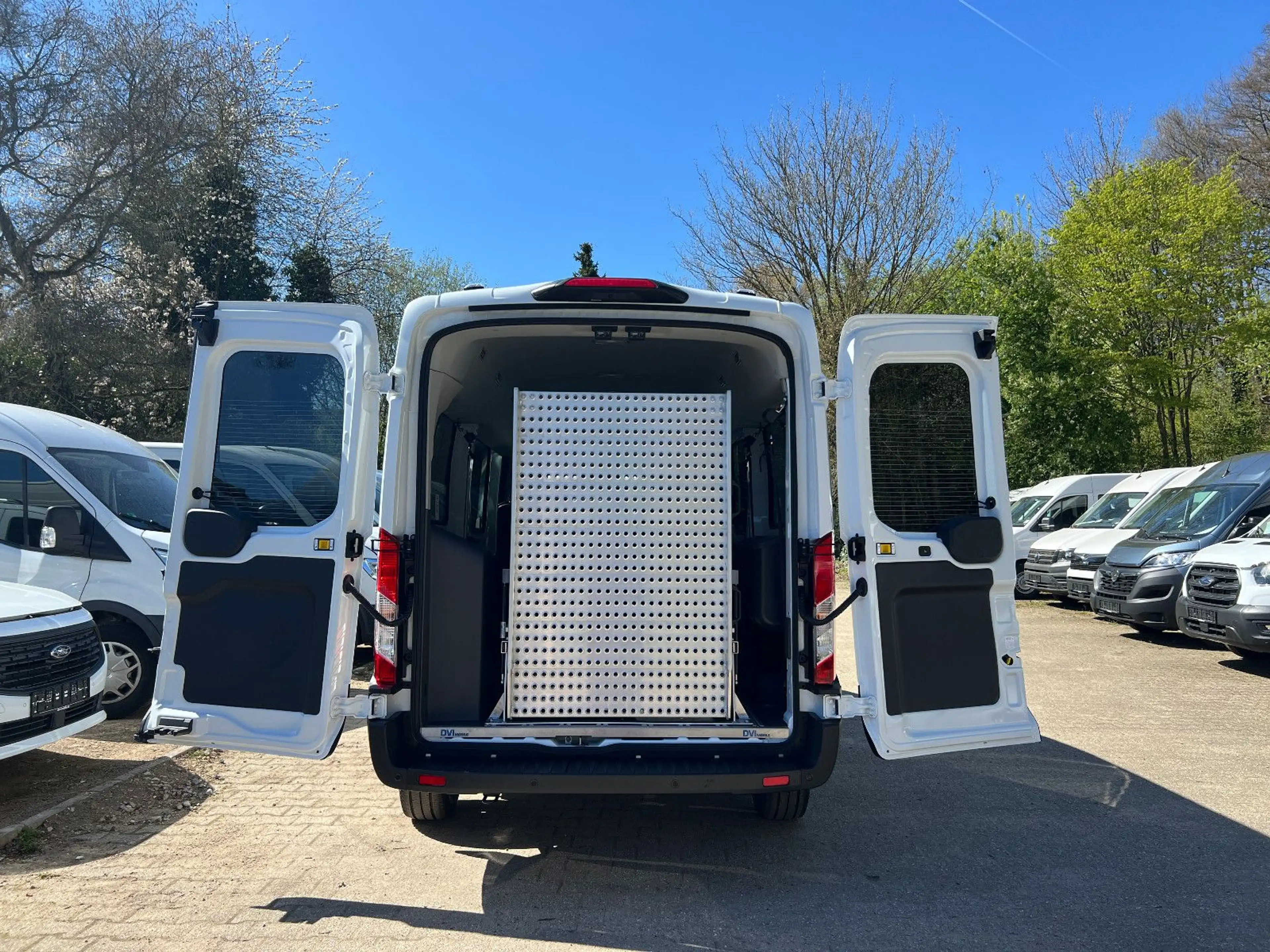 Ford Transit Kombi Trend KMP/BTW Rampe max. 4 Rollstulplätze — photo 2