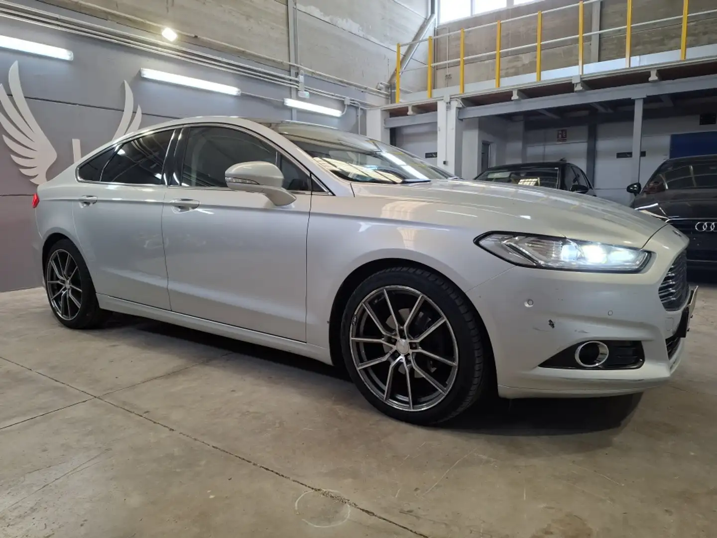 Ford Mondeo 2.0TDCI Titanium PowerShift 180 Silber - 2
