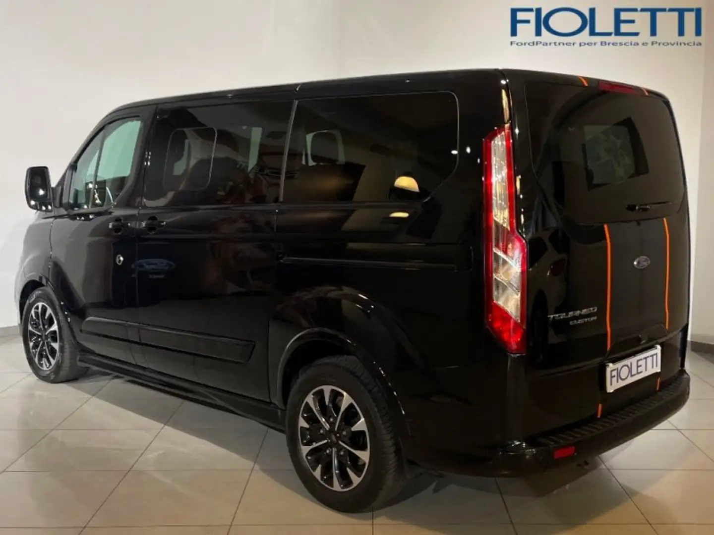 Ford Tourneo Custom 310 2.0 TDCI 170CV AUT. PC SPORT Nero - 2