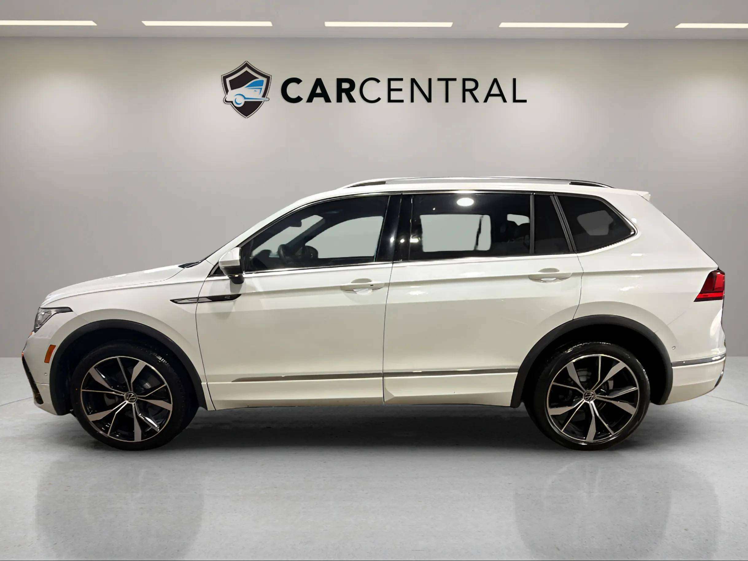 2022 Volkswagen Tiguan HIGHLINE | R LINE | CLEAN CARFAX | PANO |360 — снимка 1