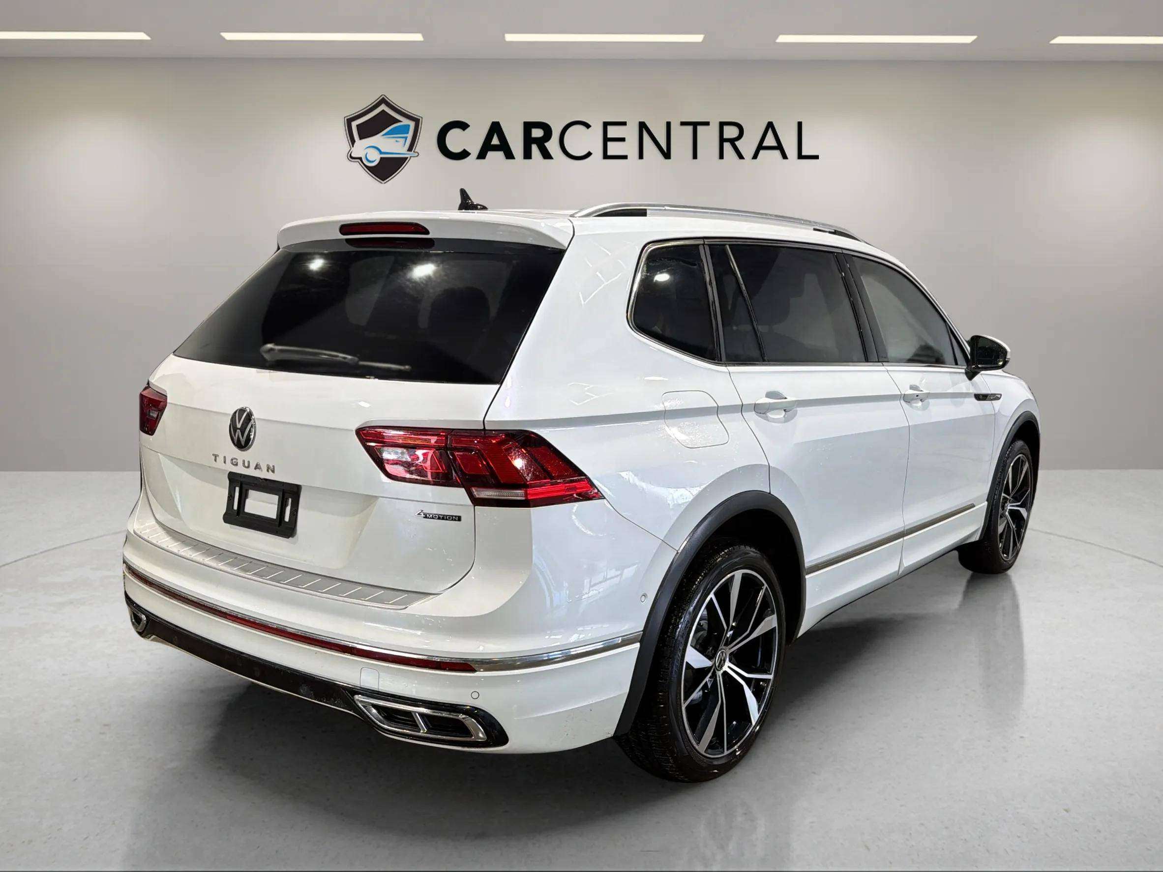 2022 Volkswagen Tiguan HIGHLINE | R LINE | CLEAN CARFAX | PANO |360 — снимка 1