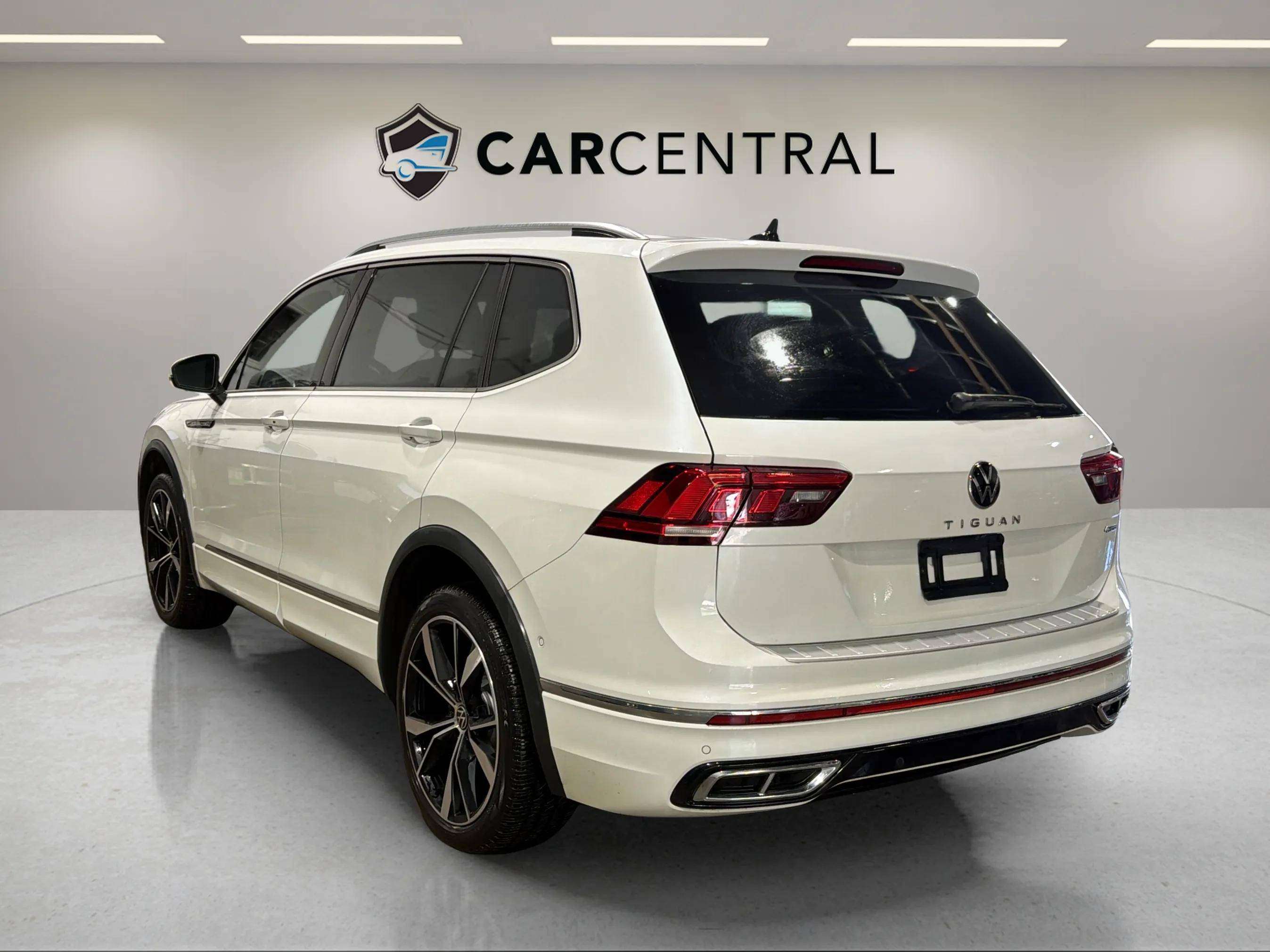 2022 Volkswagen Tiguan HIGHLINE | R LINE | CLEAN CARFAX | PANO |360 — снимка 1