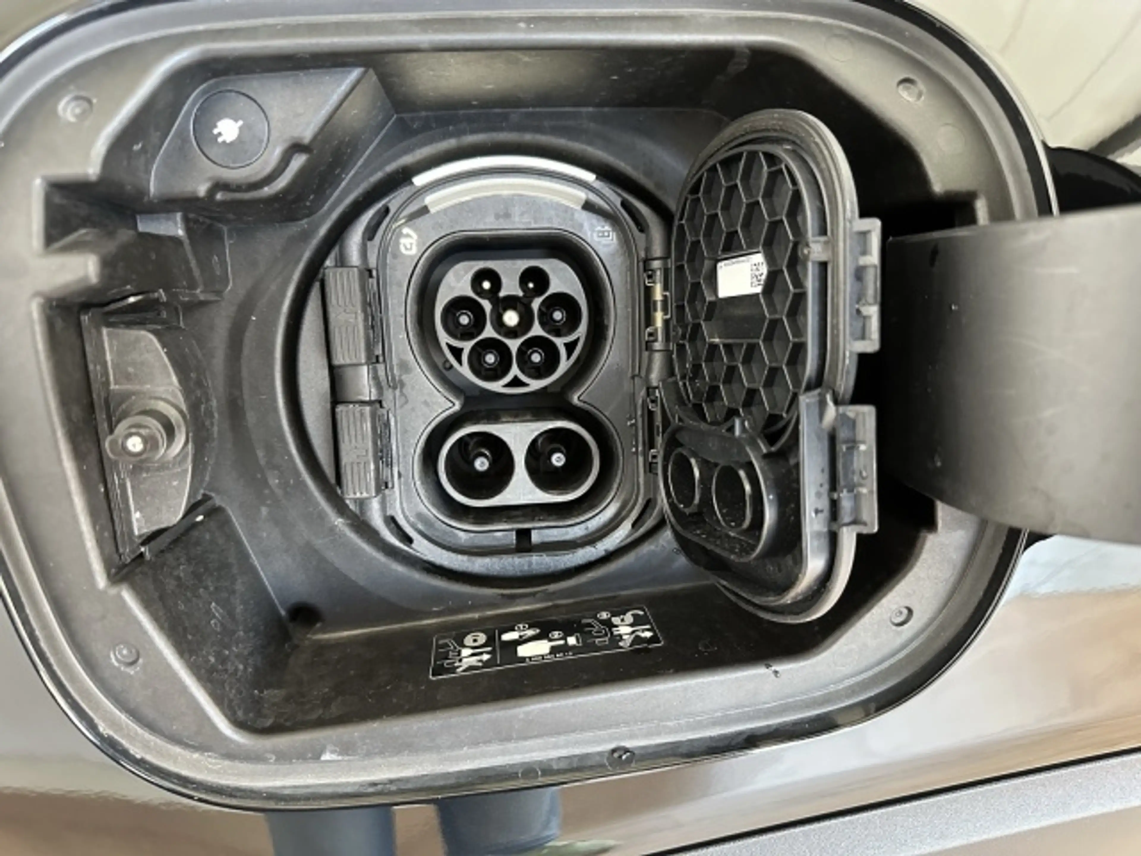Mercedes-Benz EQB 250 EQB 250+ Progressive MBUX+RFK+AMBIENTE+LED+KLIMA — photo 10
