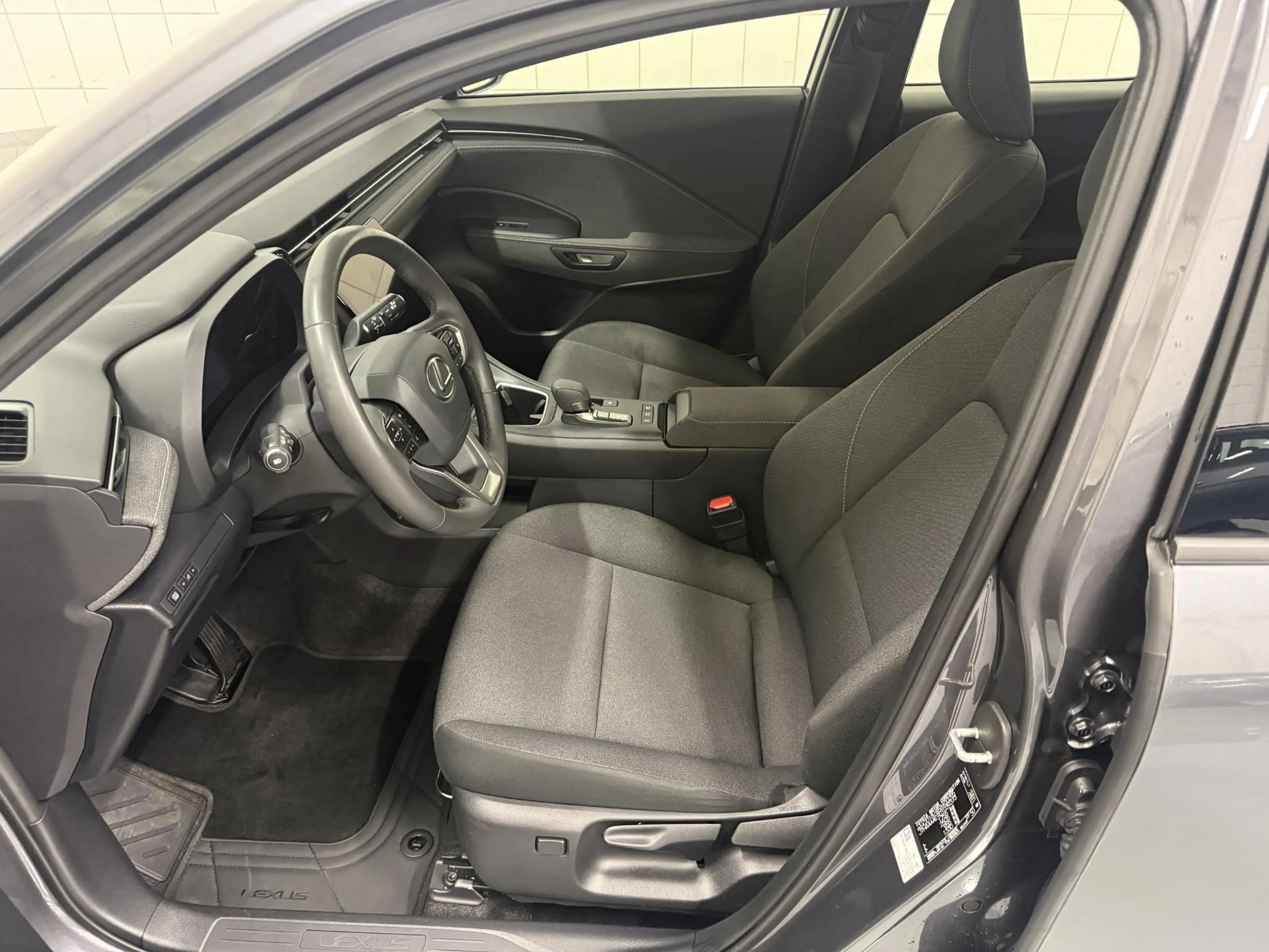 Lexus LBX Business Line 2WD Comfort + Safety Pack | Stoel- s — photo 5