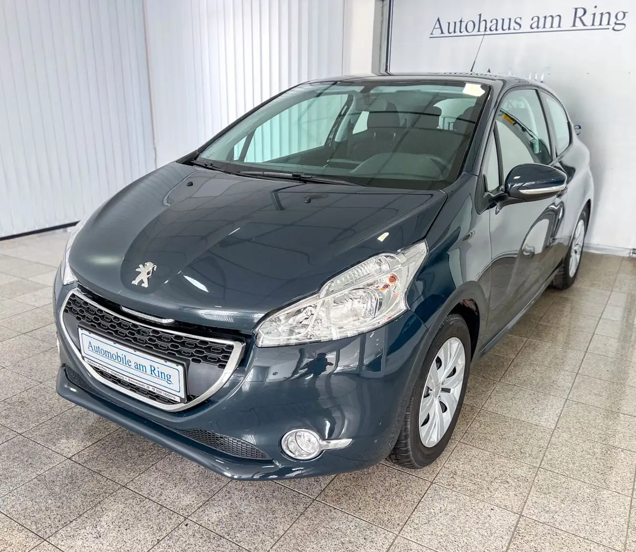 Peugeot 208 Active Klima Scheckheftge. Service Neu PDC! Grau - 2