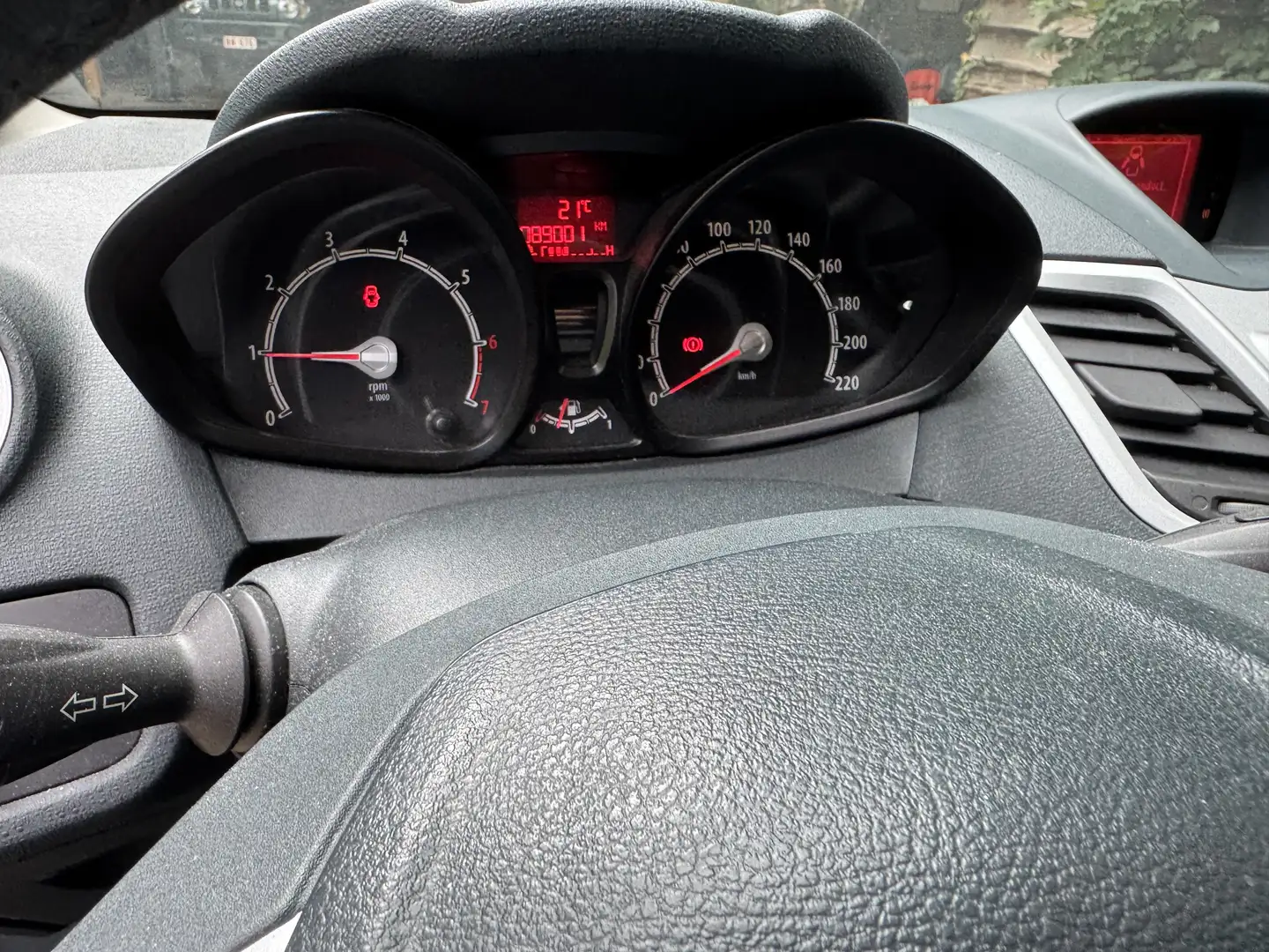 Ford Fiesta 1.25i Ambiente Zwart - 2