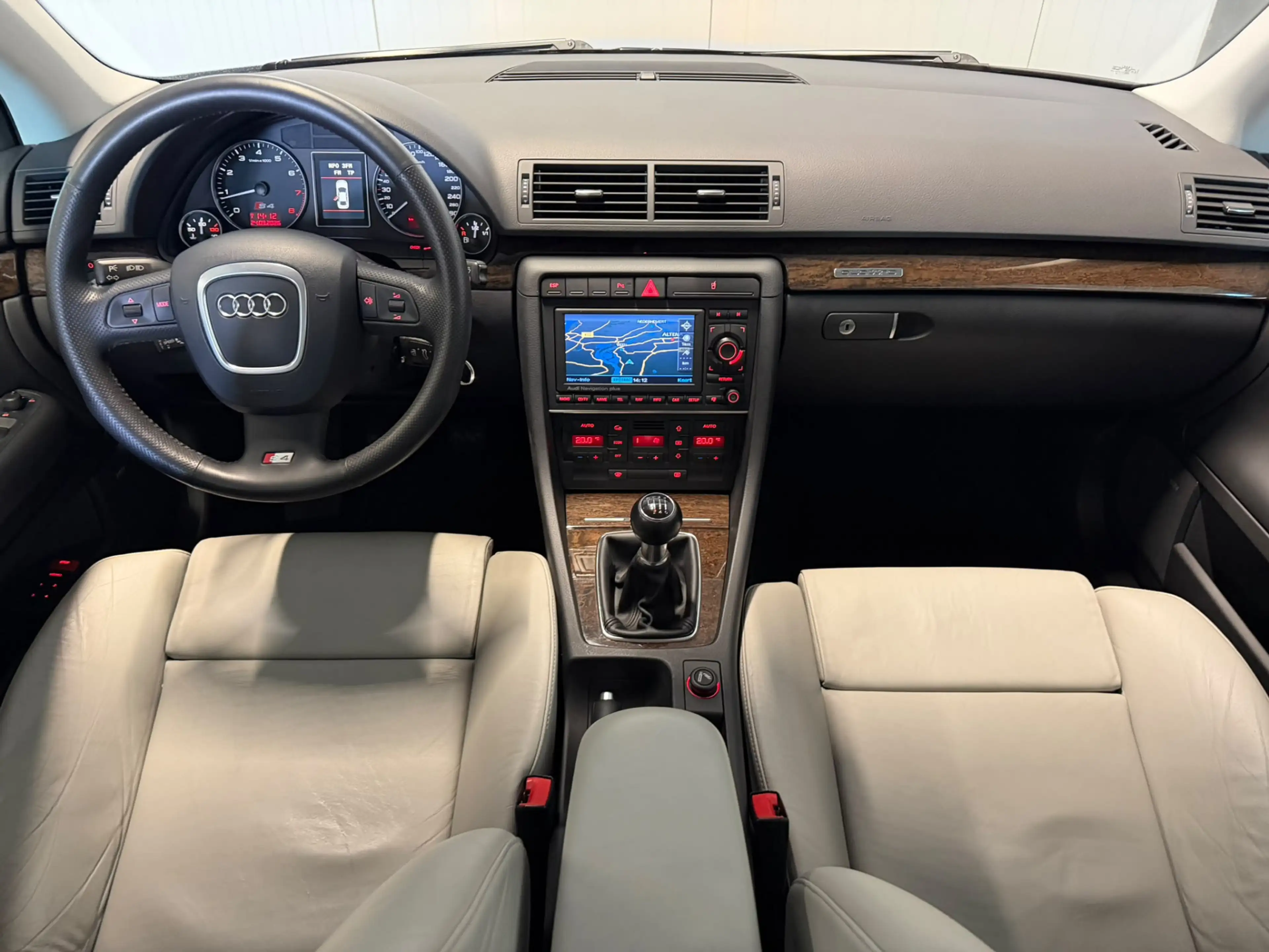 Audi S4 Avant 4.2 V8 Quattro Pro Line Xenon Bose Dealer On — photo 11
