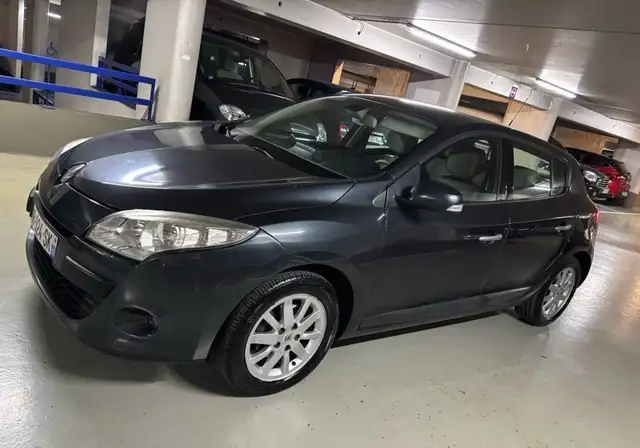 2009 Renault Megane in Grey for sale
