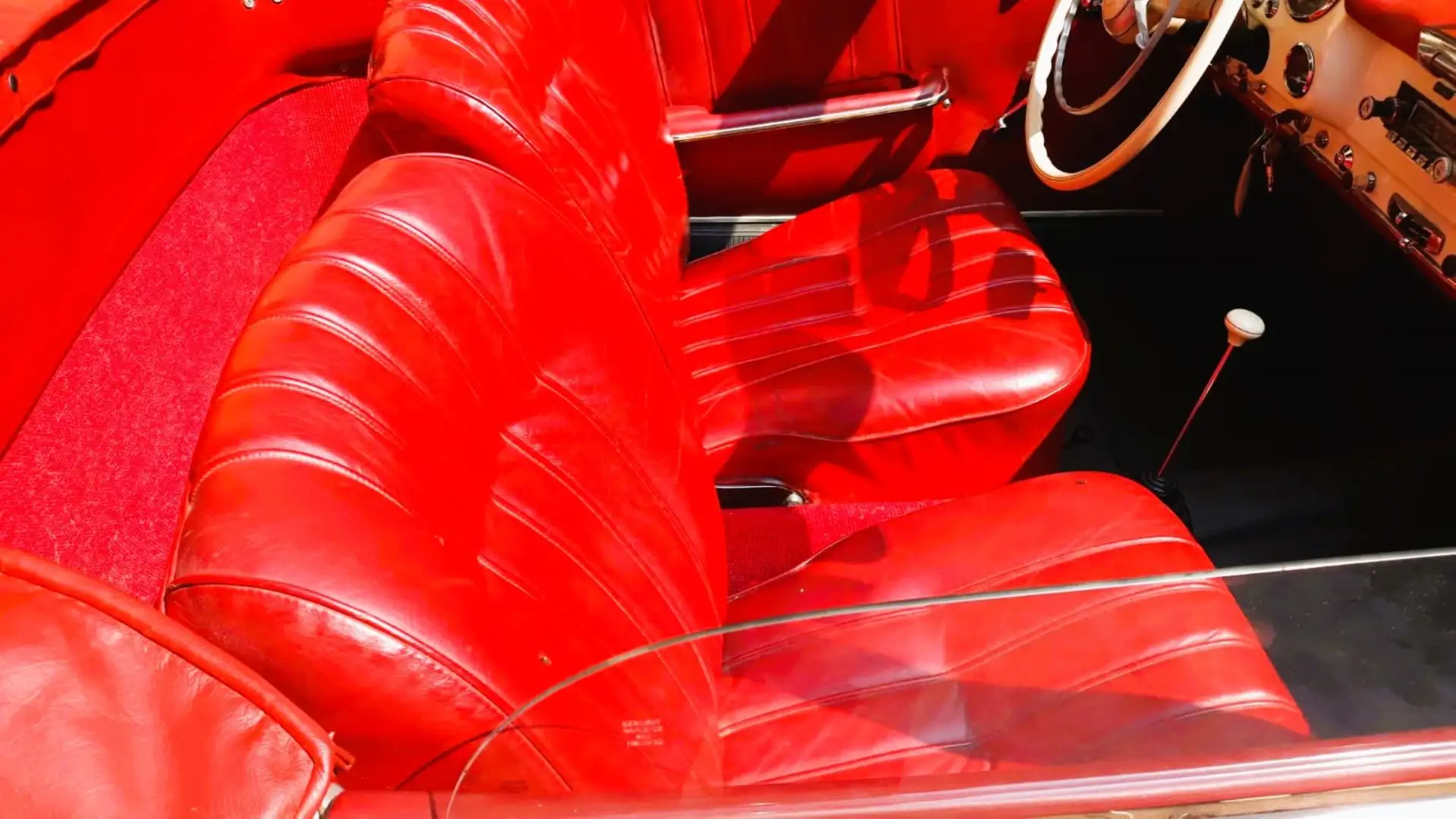 Mercedes-Benz 190 cabrio-sedili rossi in pelle totale Bílá - 2