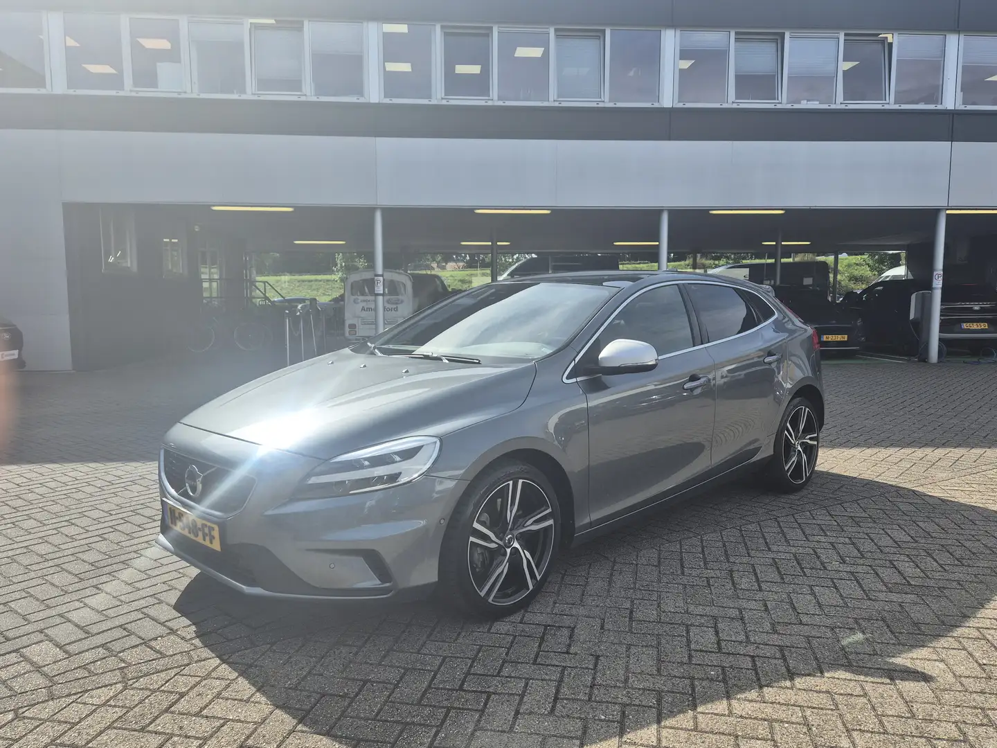 Volvo V40 1.5 T3 Polar+ Sport | Panoramadak | Camera | Leder Grigio - 1
