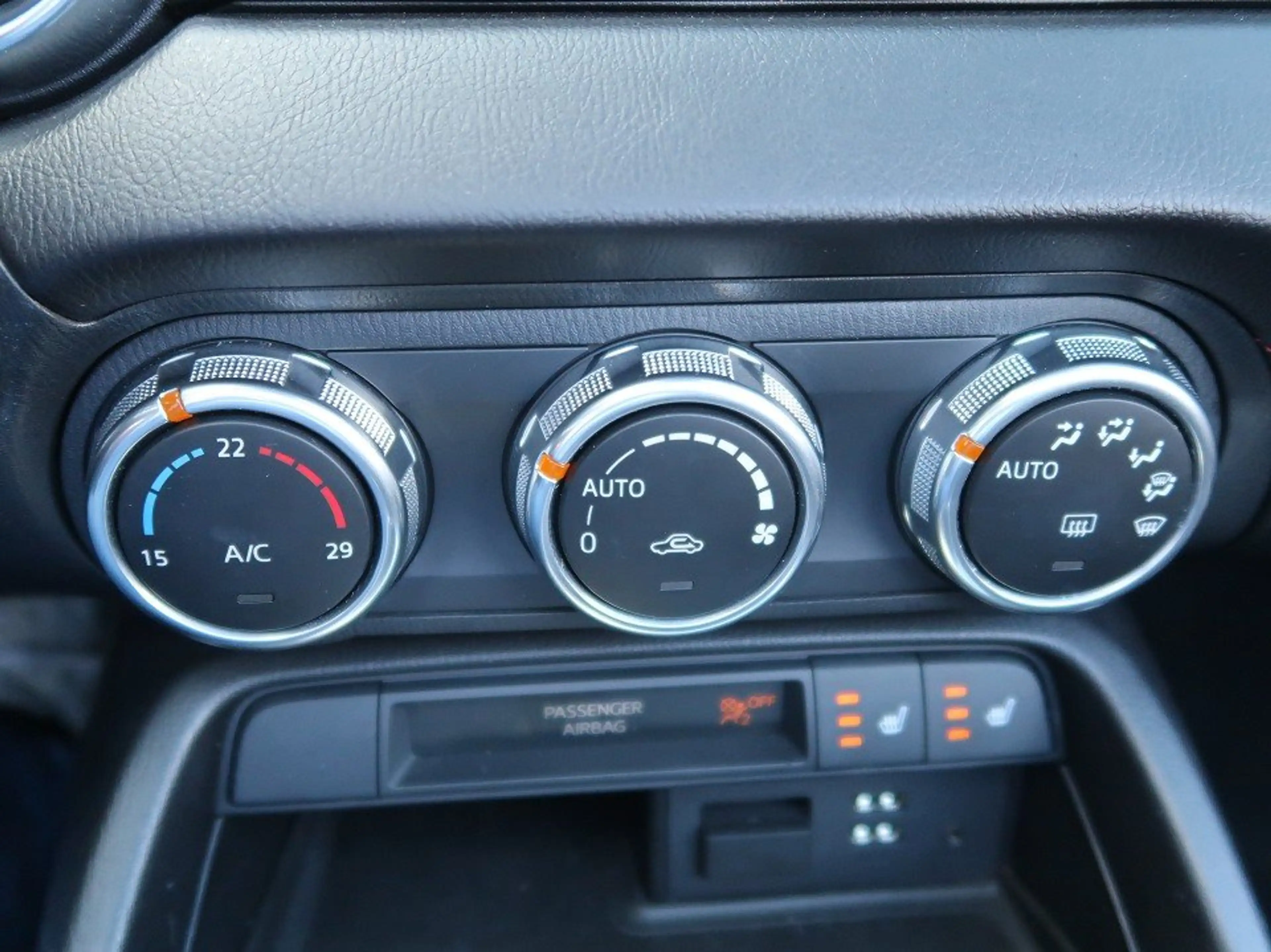 Mazda MX-5 *2. Damenhand*alle Wartungsnachweise*viele Extras* — photo 24