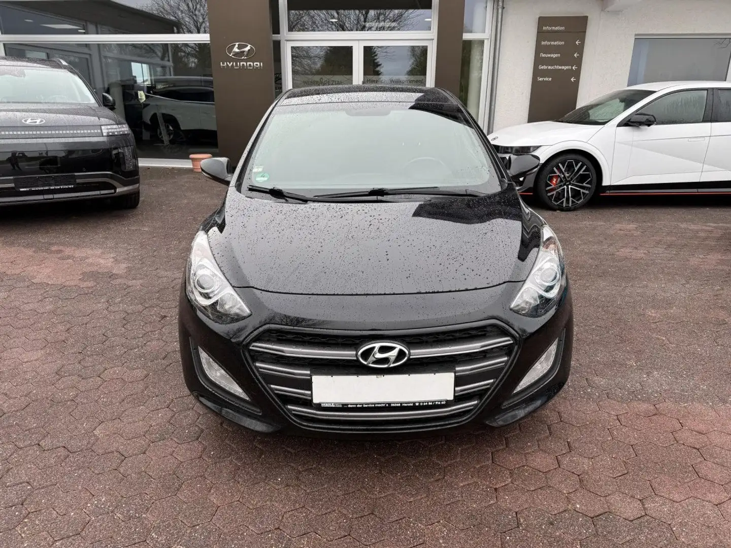 Hyundai i30 FL 5-Türer 1.6 CRDi 110PS M/T Sonderedition Pa Schwarz - 2