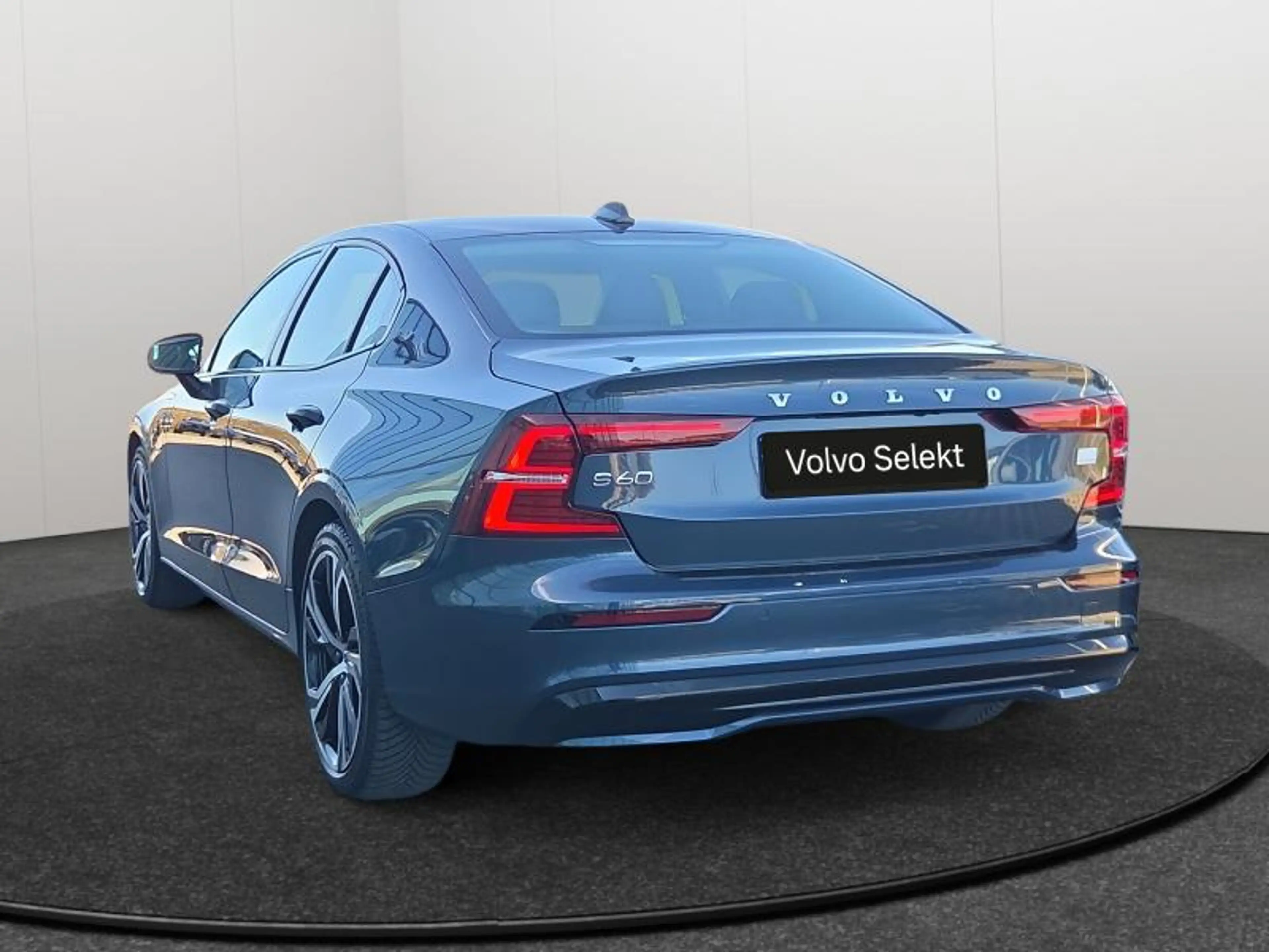 Volvo S60 T8 AWD Plus Dark / Hybride — photo 5