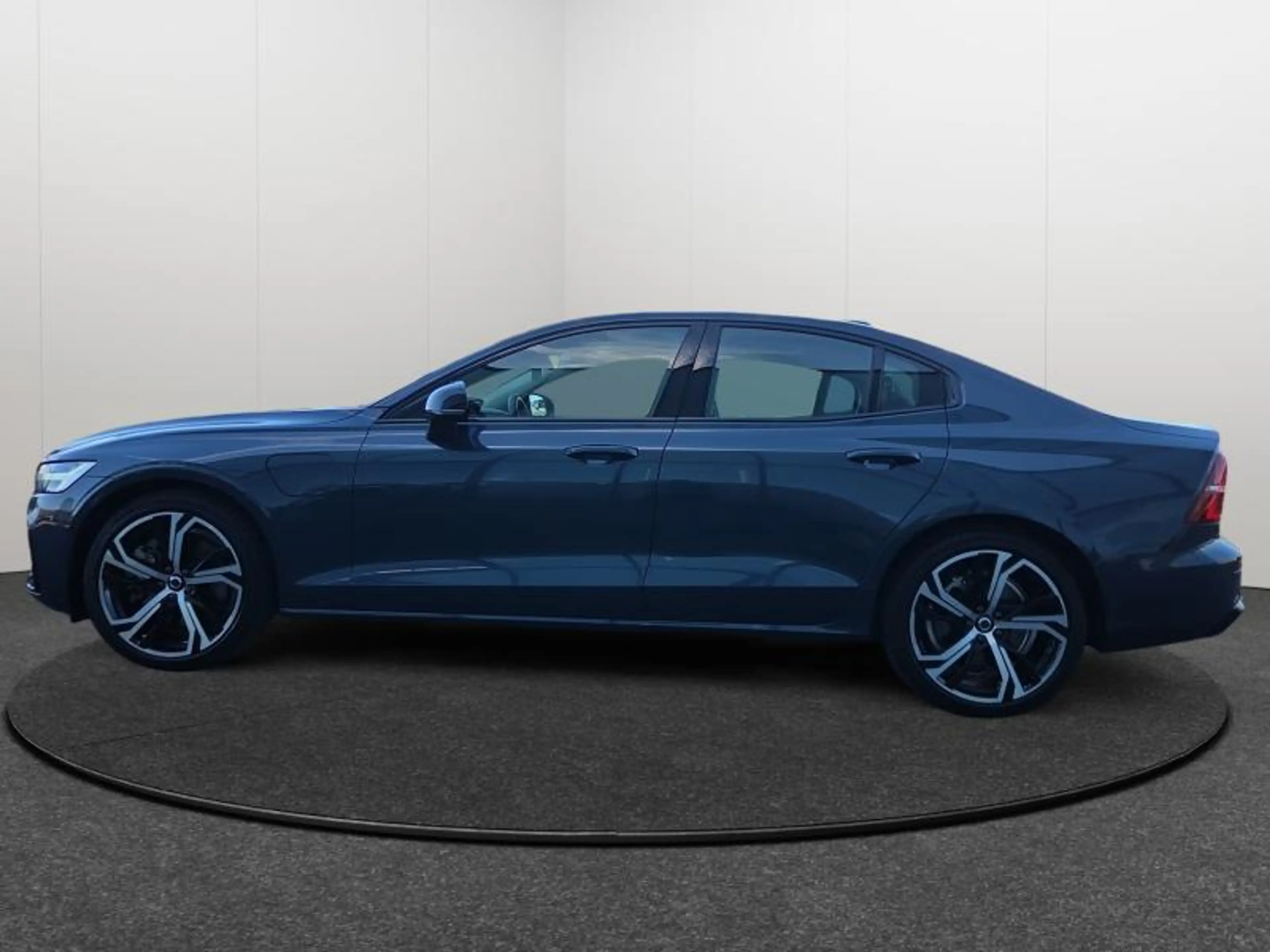 Volvo S60 T8 AWD Plus Dark / Hybride — photo 4