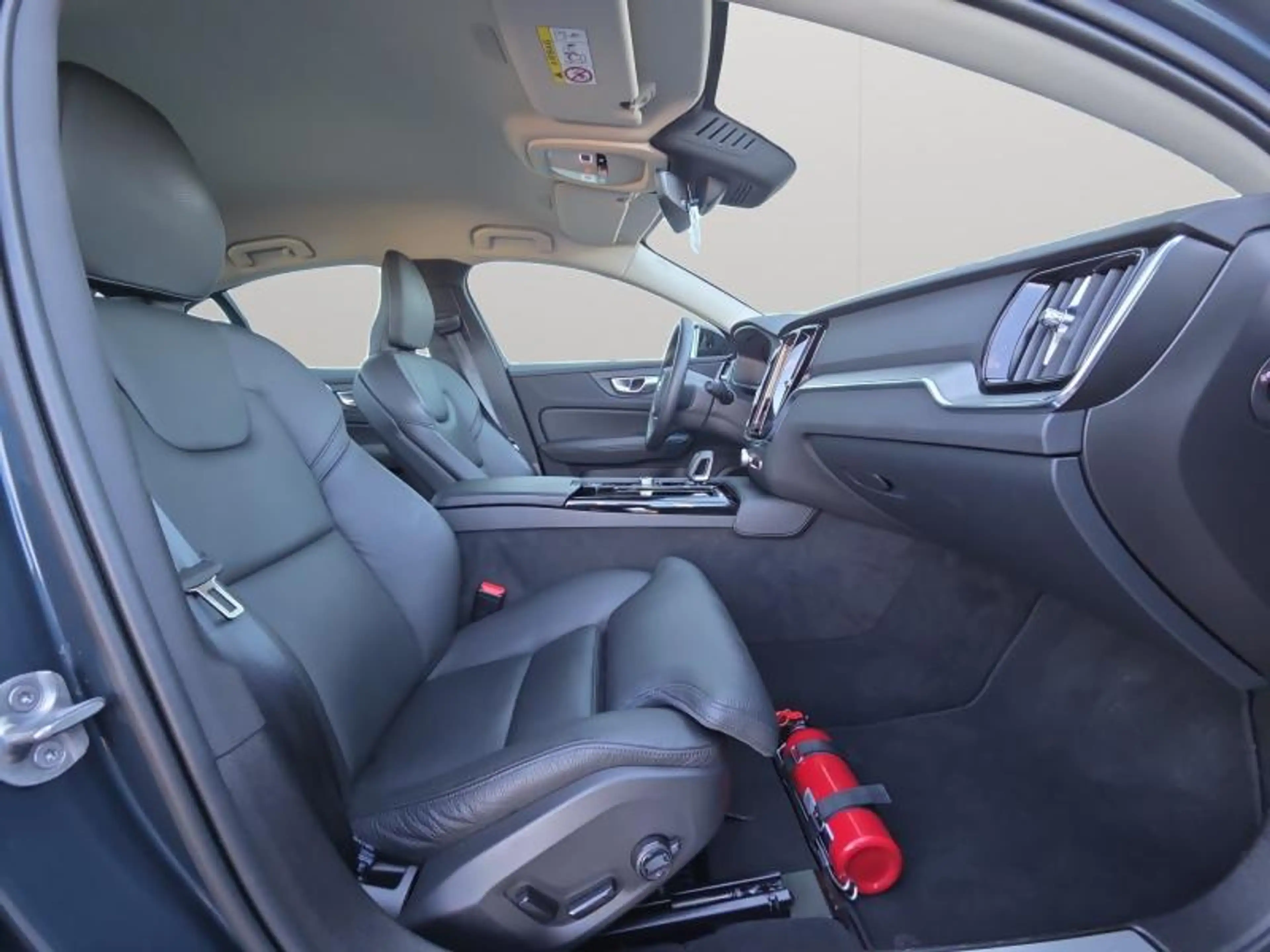 Volvo S60 T8 AWD Plus Dark / Hybride — photo 15