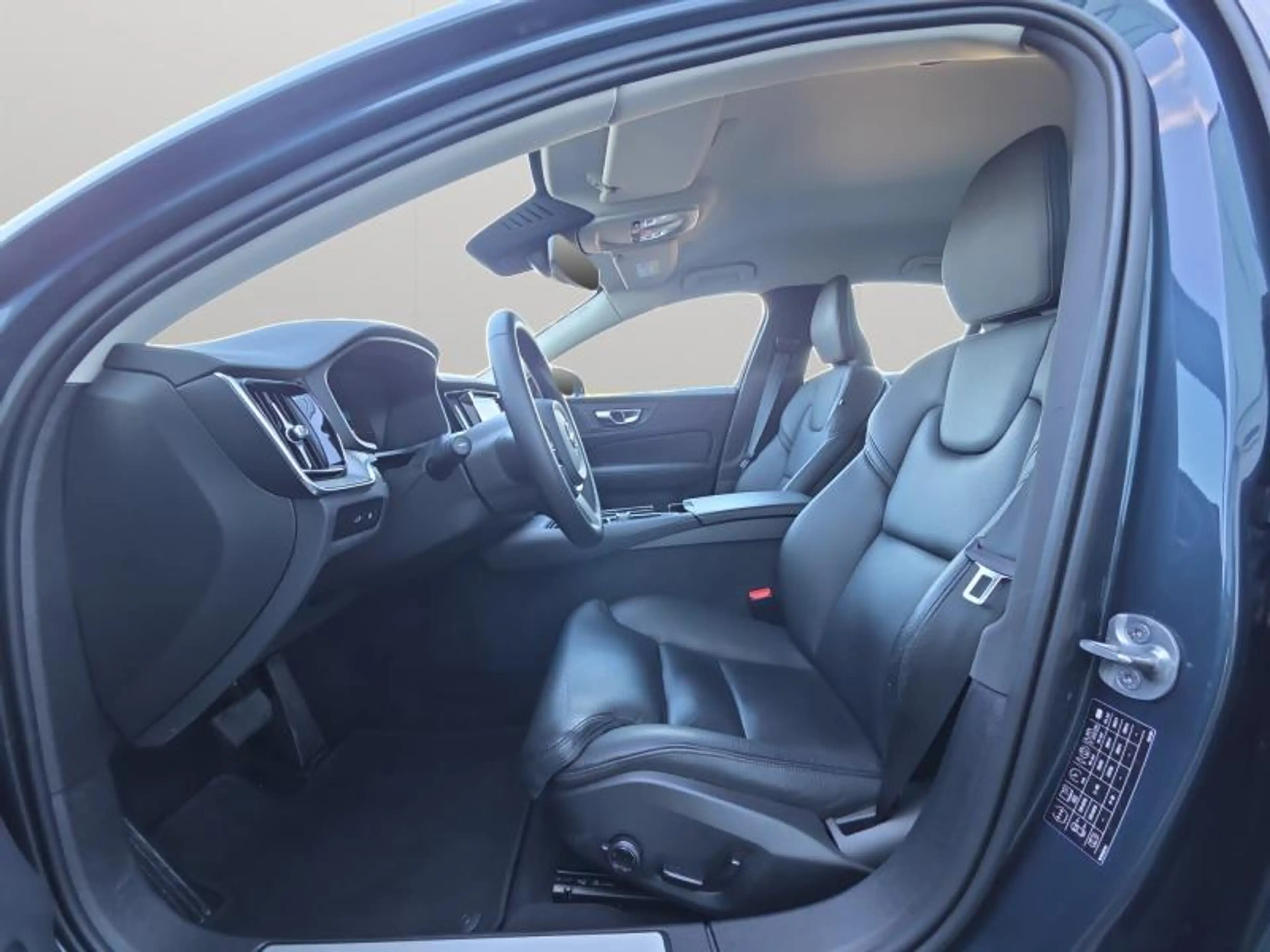 Volvo S60 T8 AWD Plus Dark / Hybride — photo 10