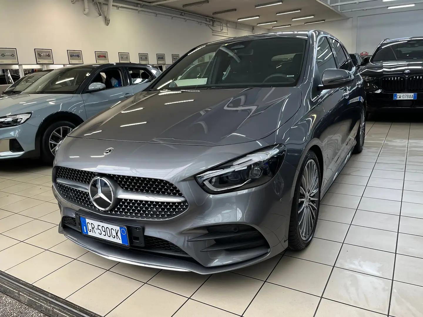 Mercedes-Benz B 250 B 250 AMG Line Advanced Plus 4matic auto Šedá - 2